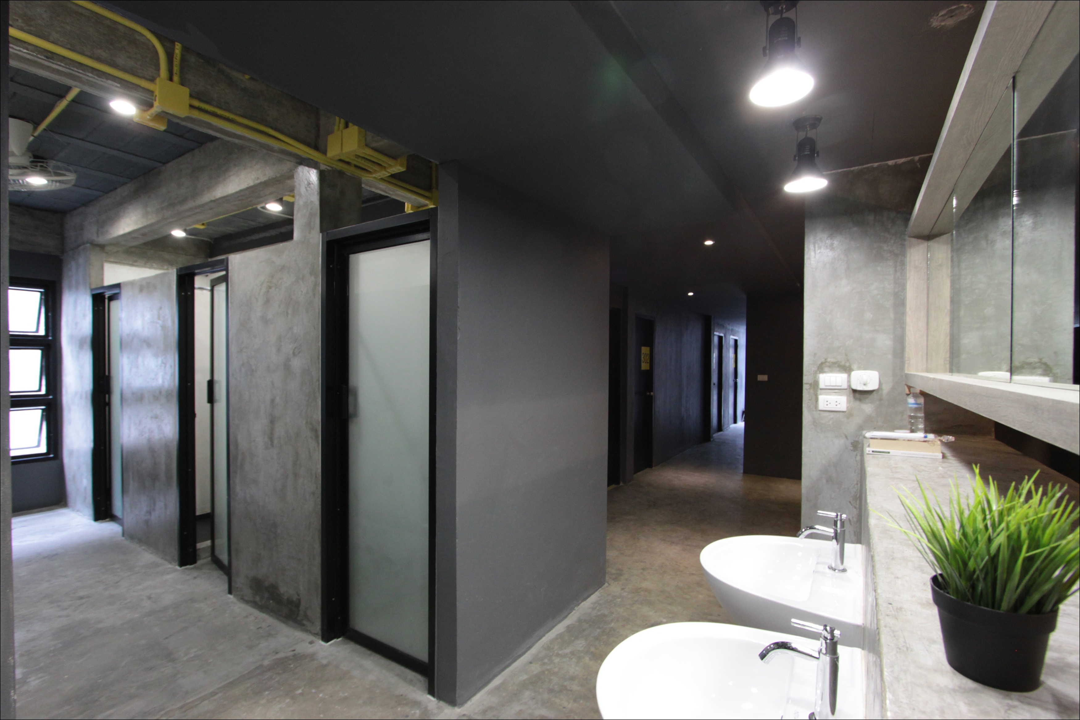 Twin Economy with Shared Bathroom