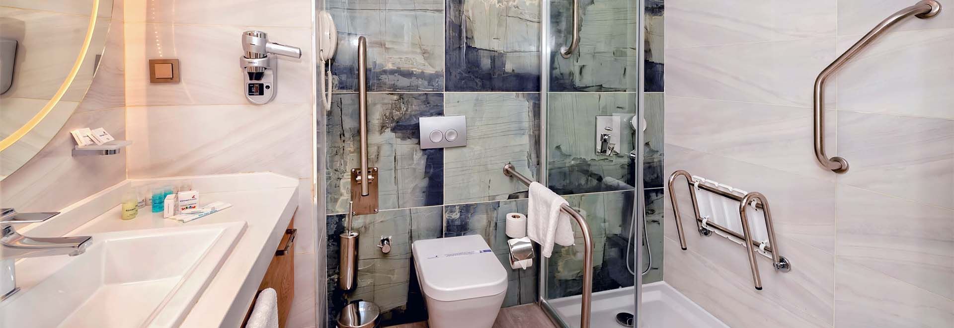 Family Room with Jacuzzi