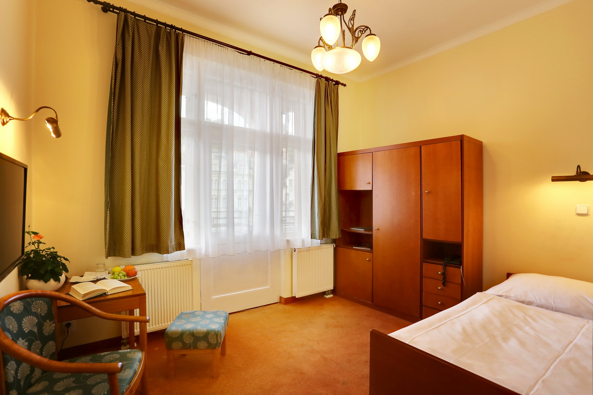 Double or Twin Standard