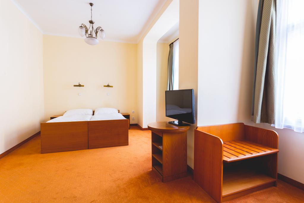 Double or Twin Standard