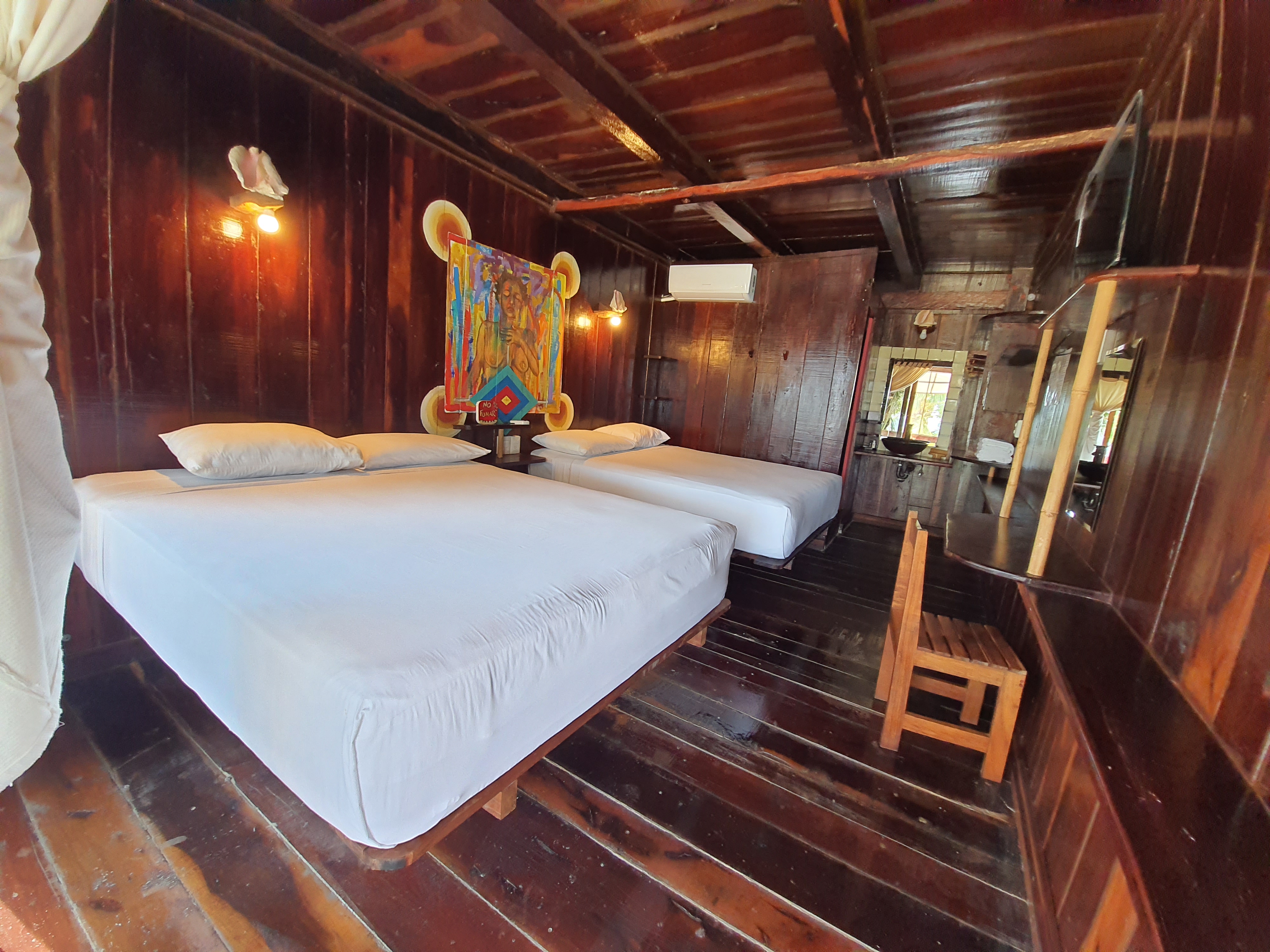 Bungalow Two Queen Beds