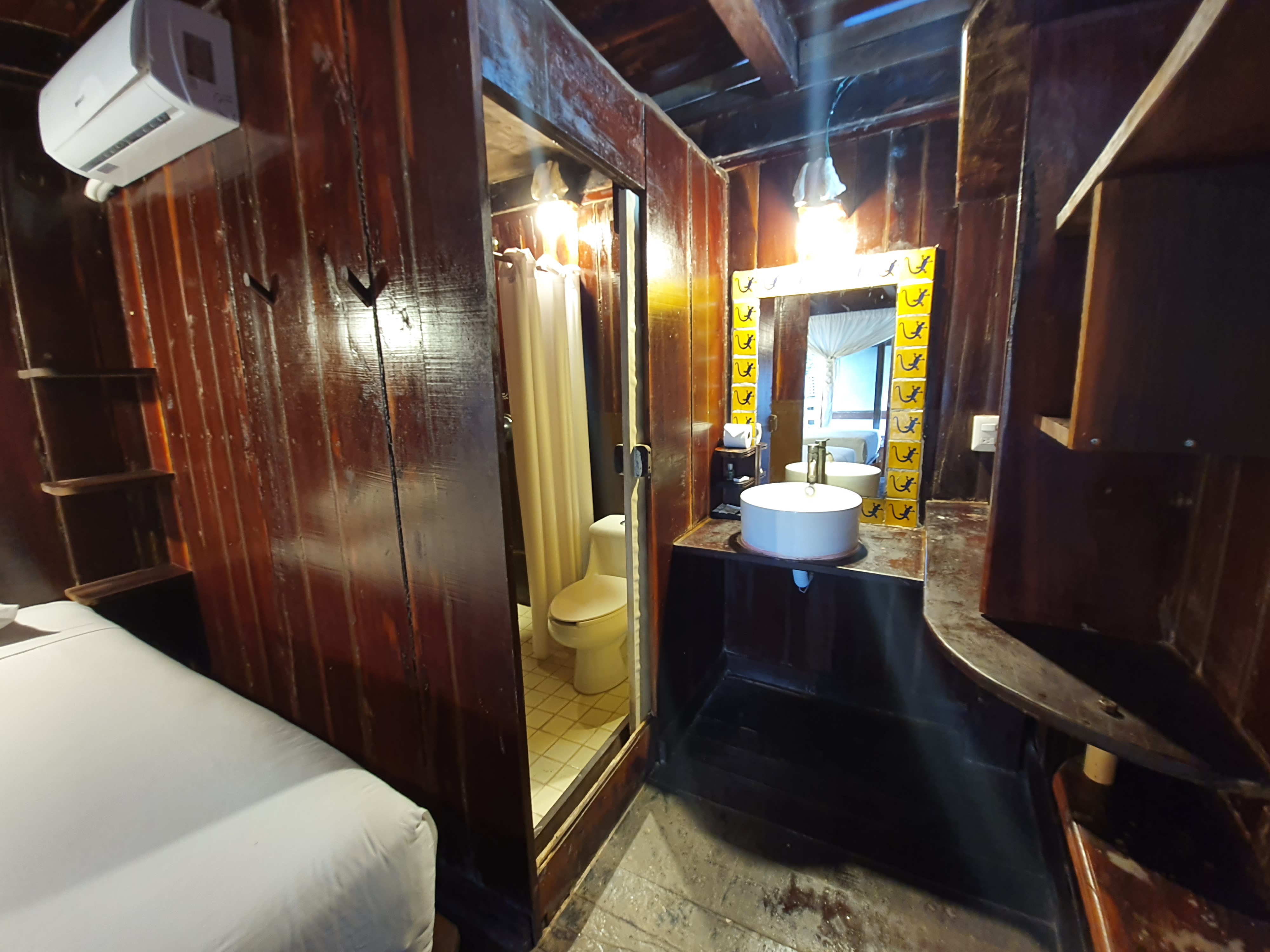 Bungalow Two Queen Beds