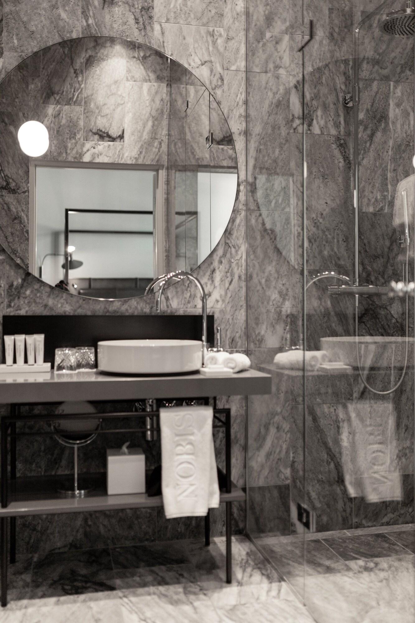 Double Deluxe King Bed