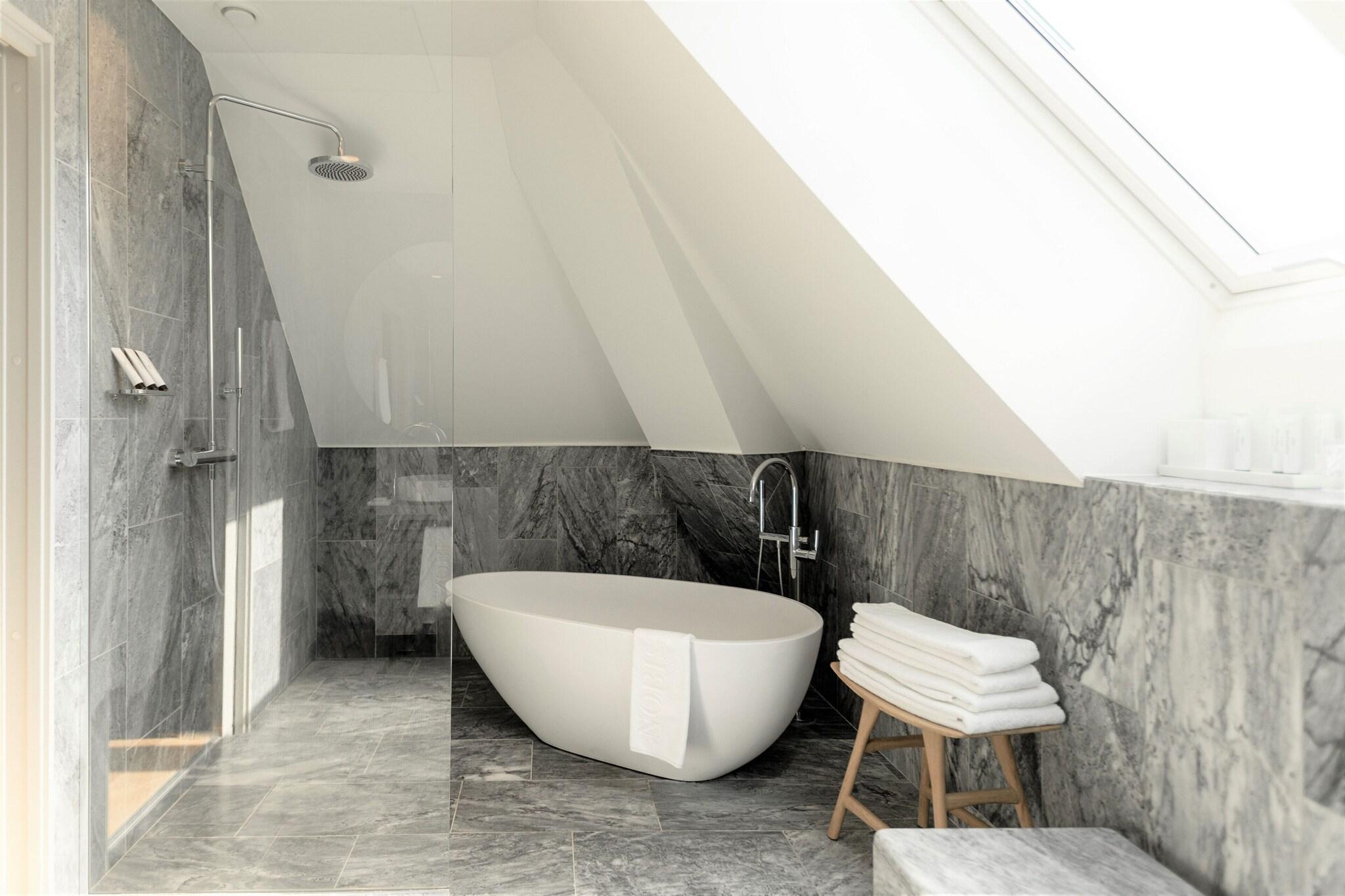 Junior Suite King Size Bed