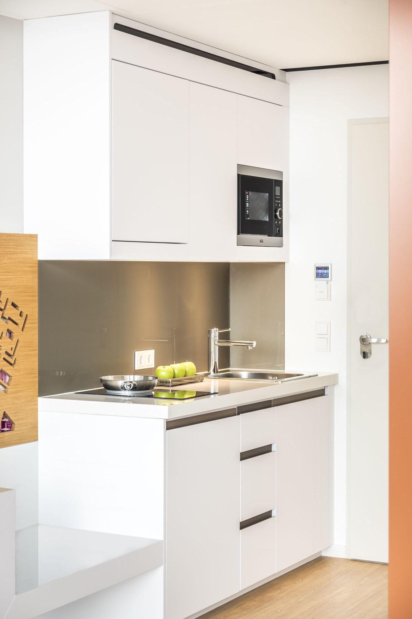 Studio Deluxe King Bed