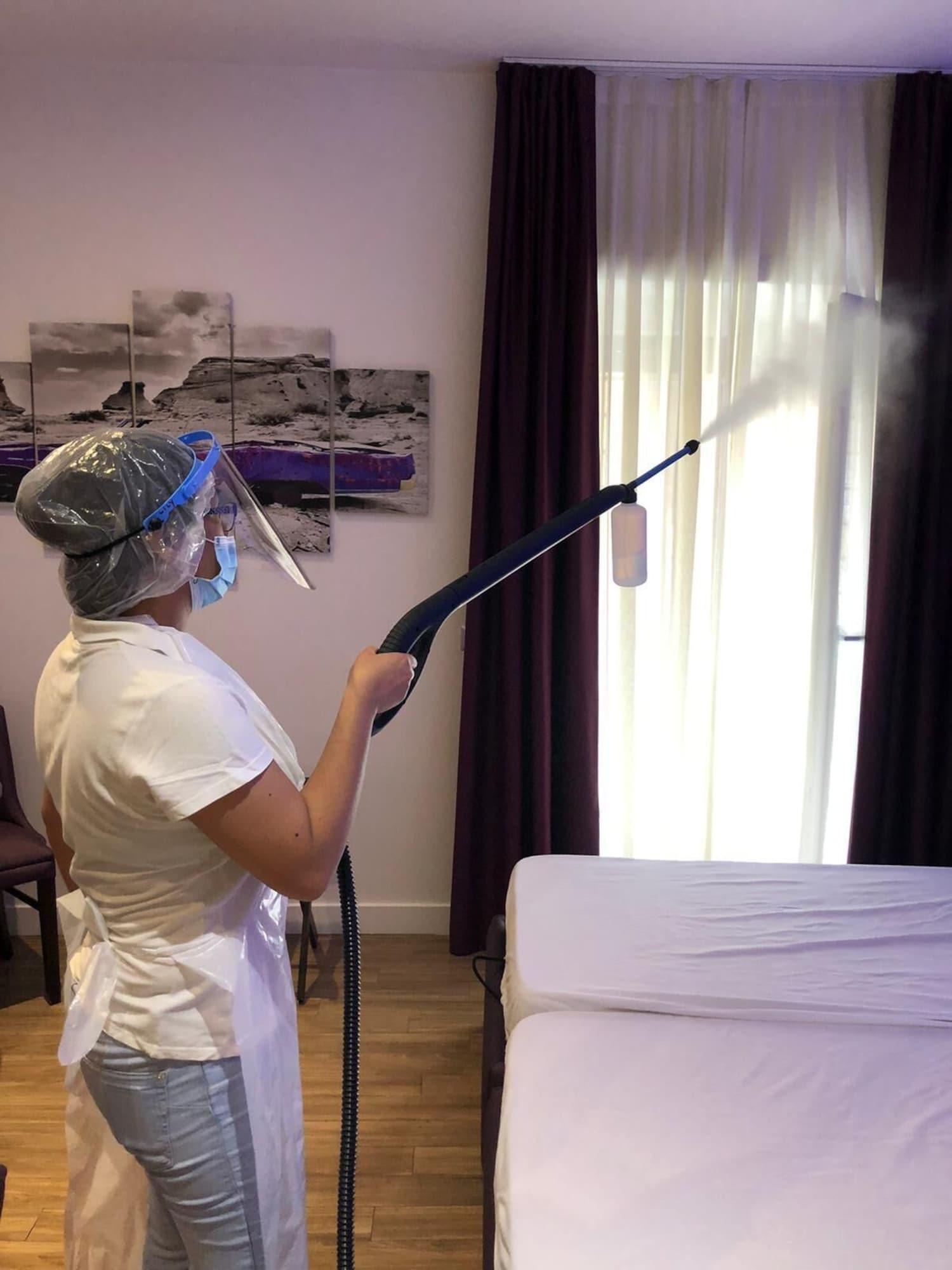 Double Deluxe Queen Bed