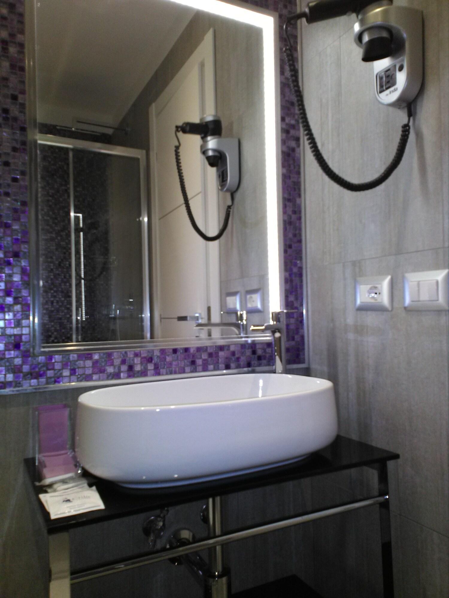 Double Deluxe Queen Bed