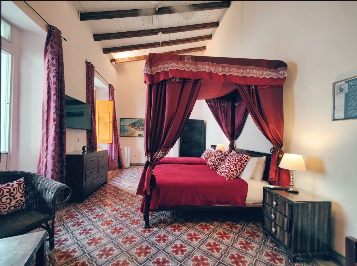 Junior Suite Queen Size Bed