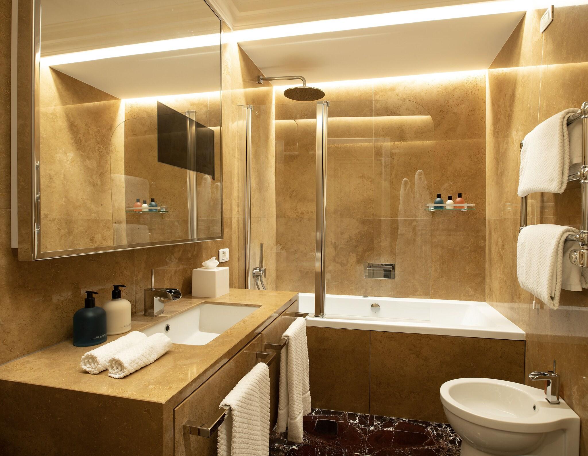 Suite Deluxe King Bed