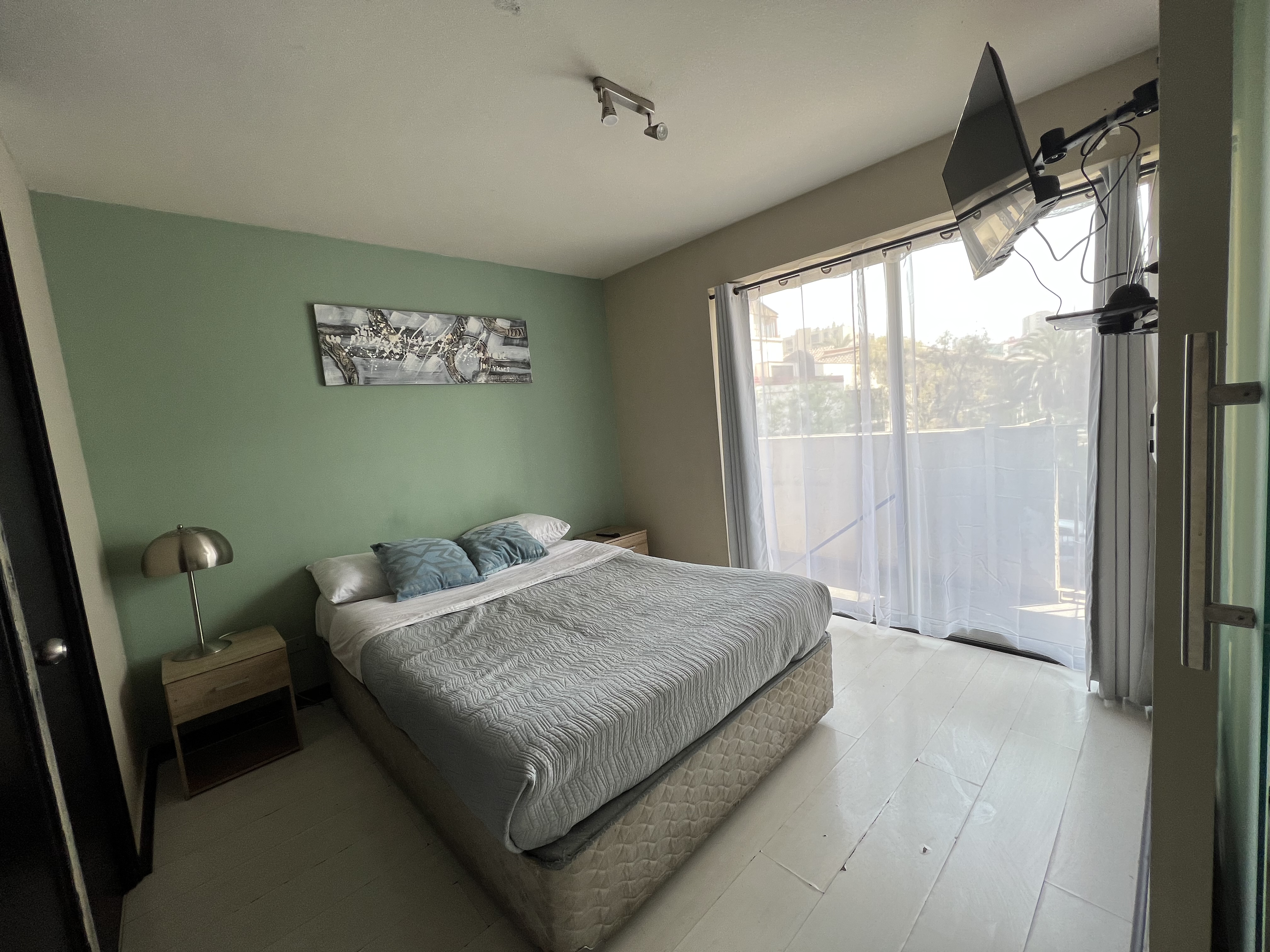 Studio Deluxe Capacity 2