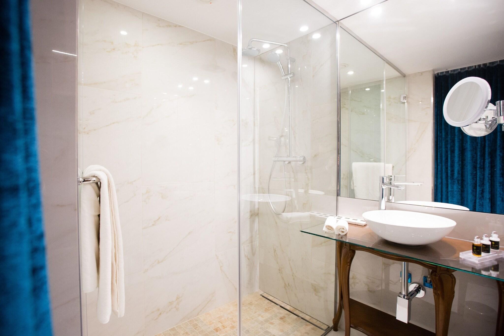 Studio King Size Bed