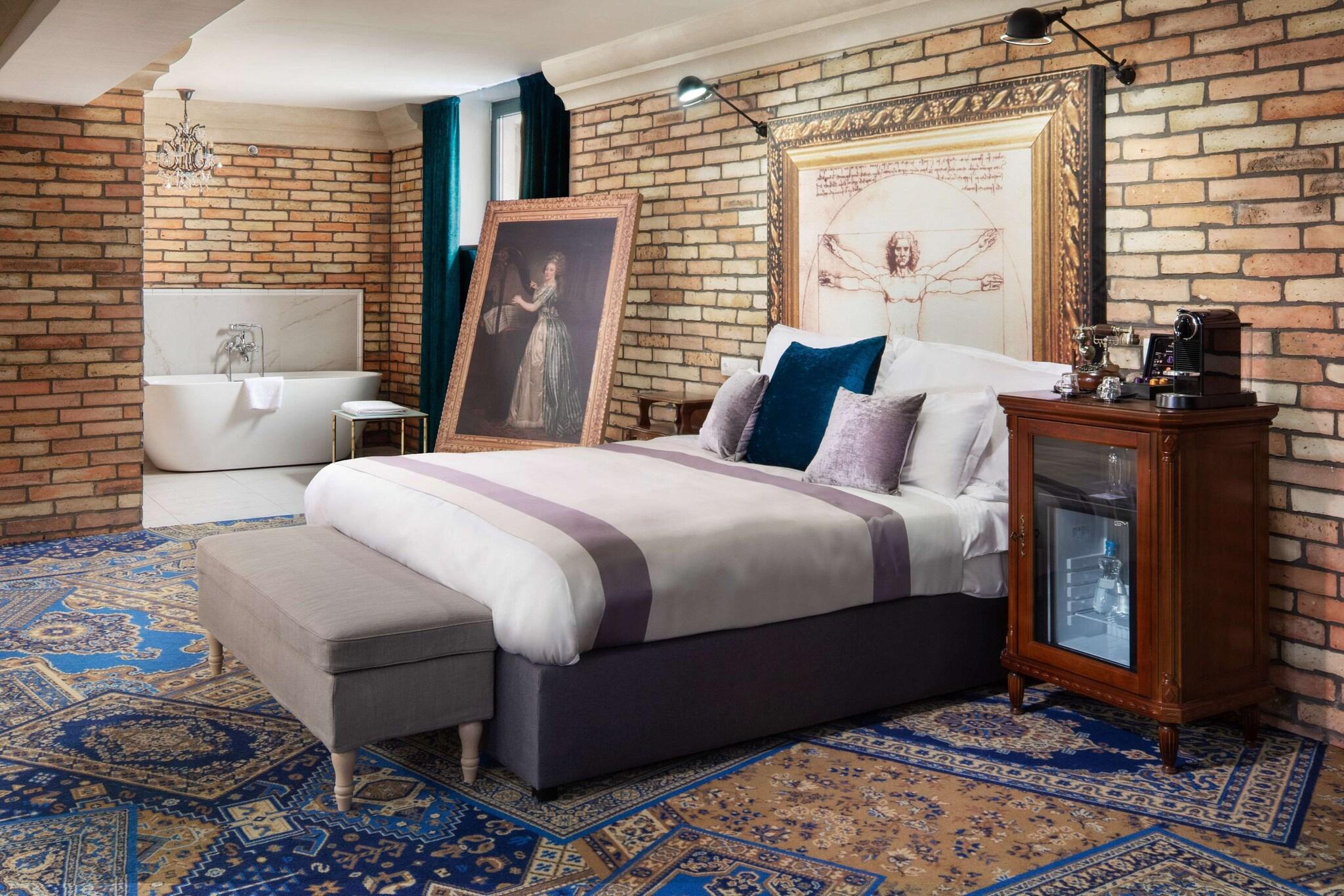 Studio King Size Bed