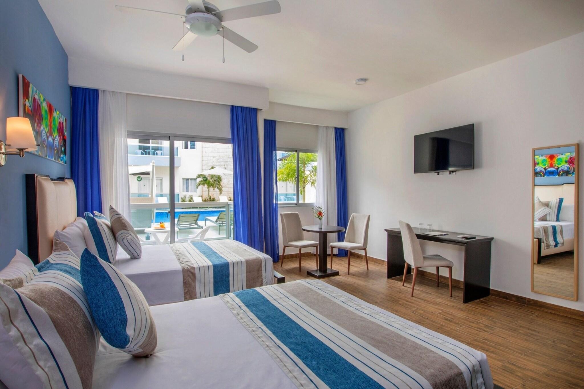 Studio Two Queen Beds Pool View