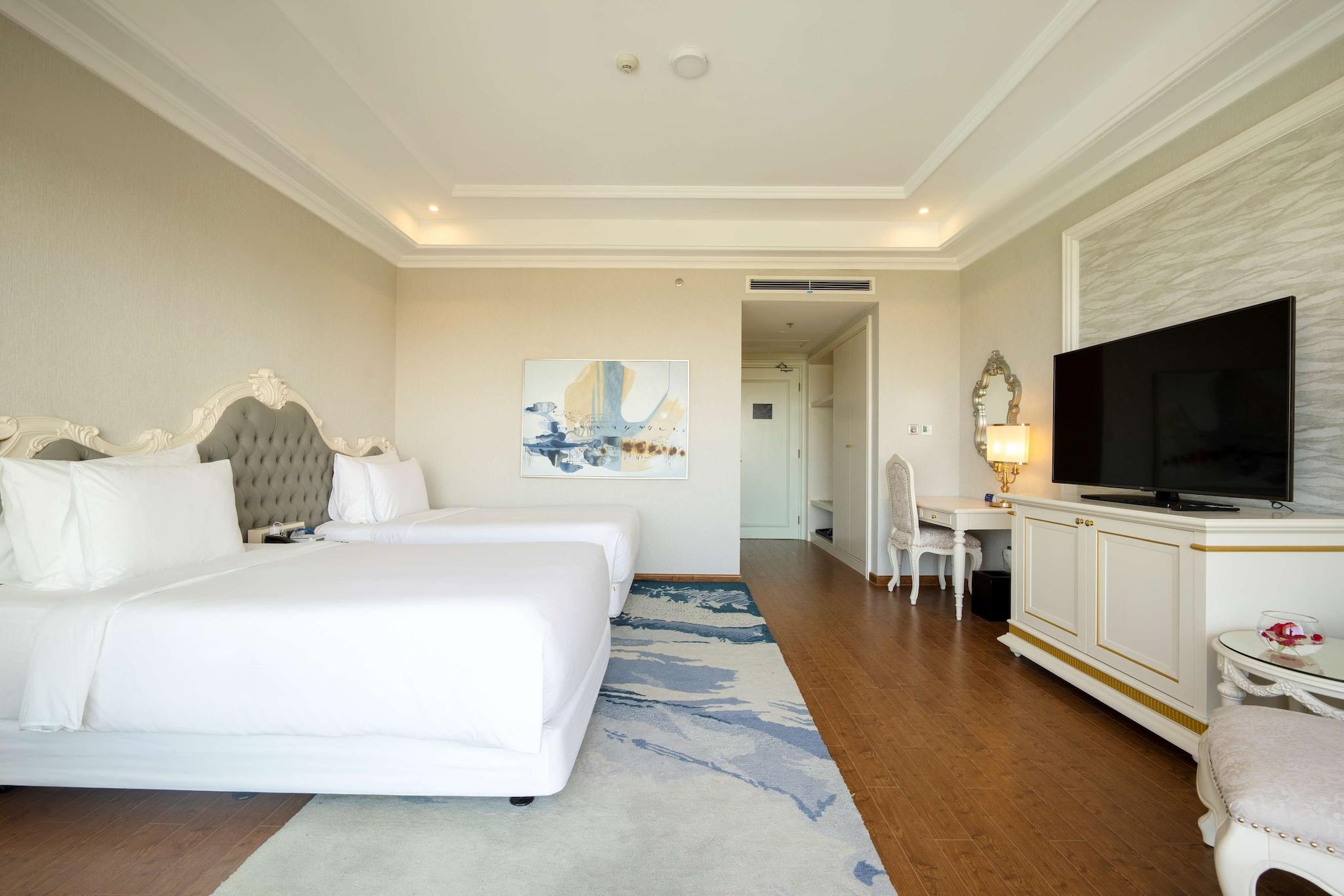 Double or Twin Deluxe King Bed