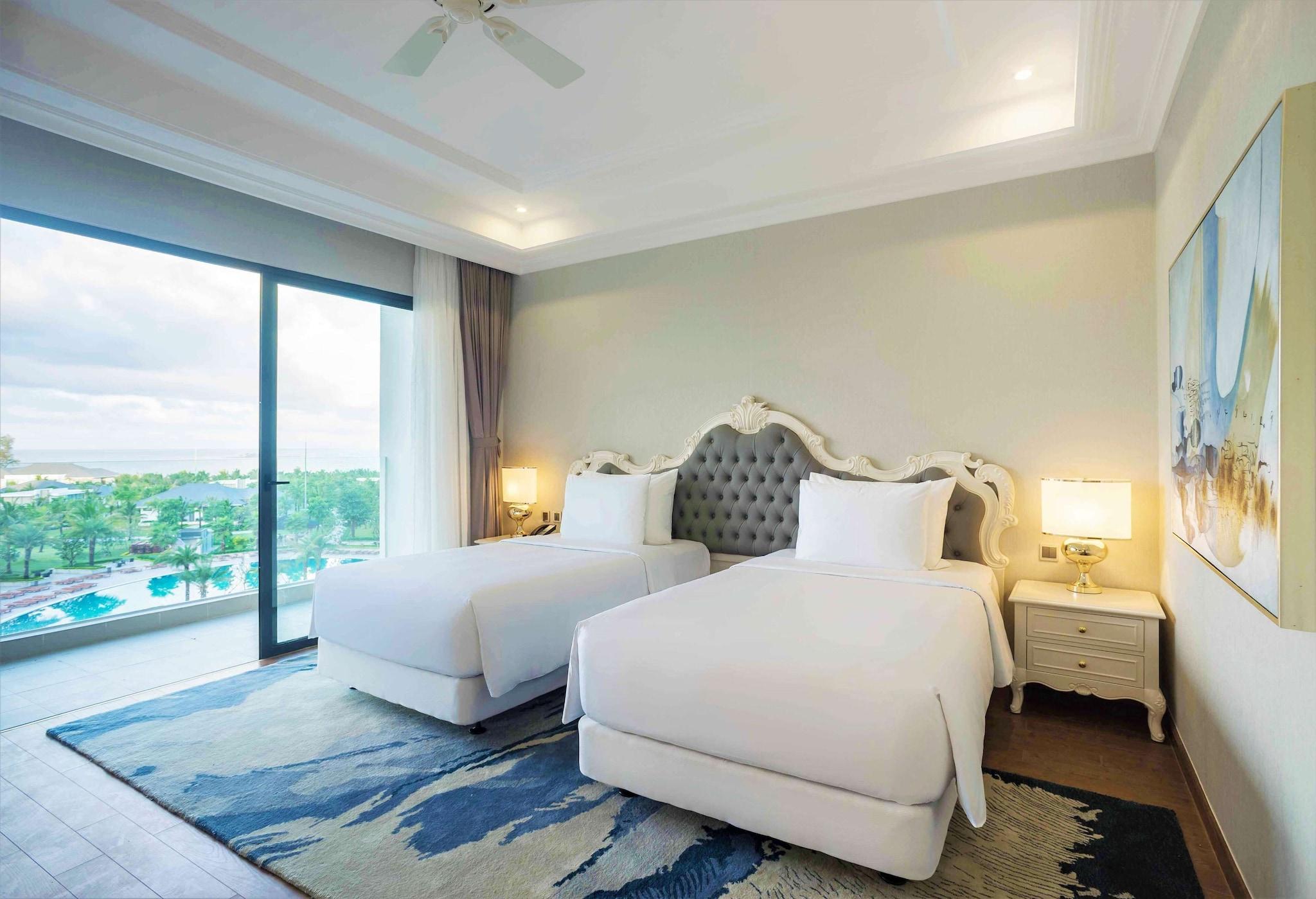 Double or Twin Deluxe King Bed