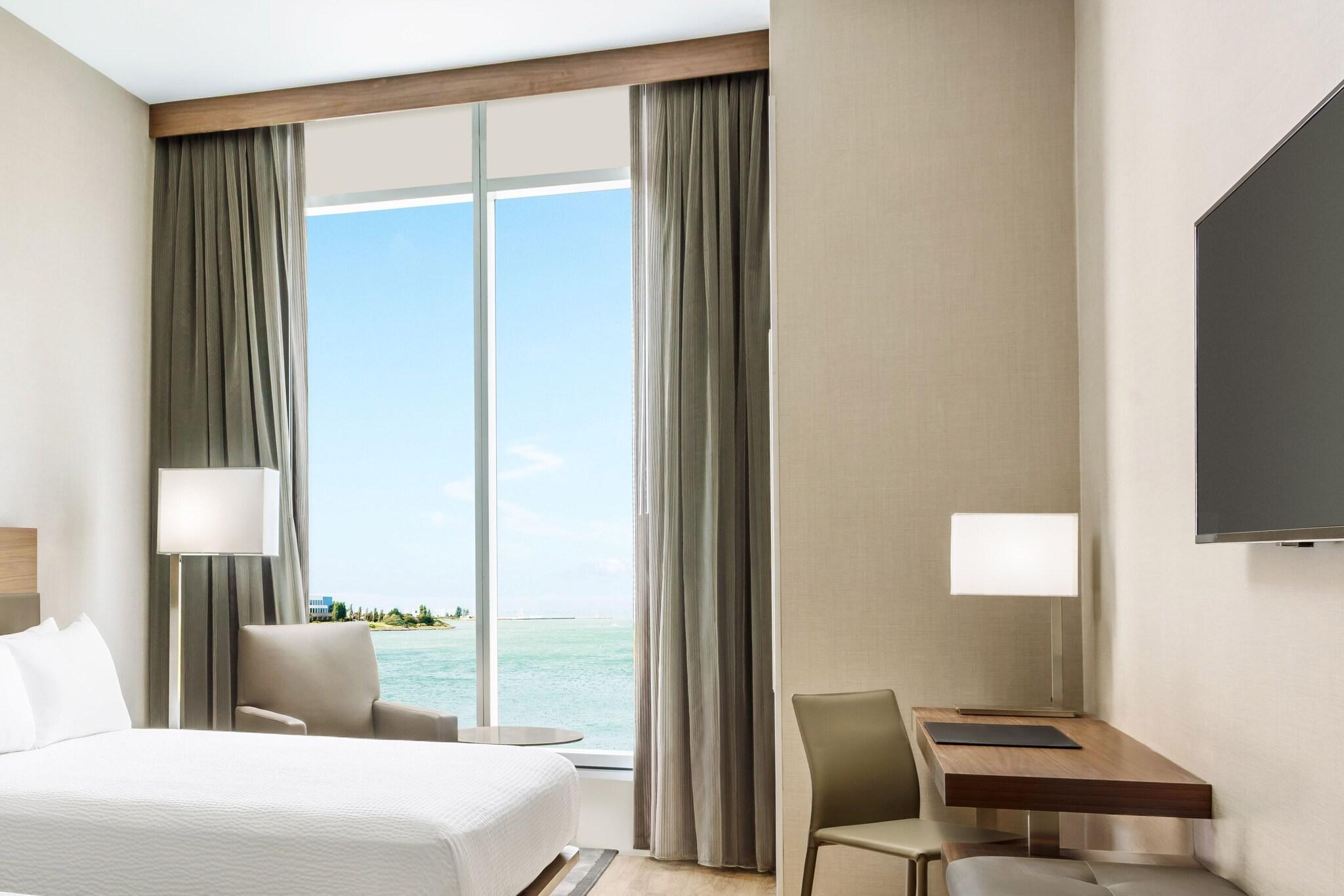 Suite Bay View King Bed