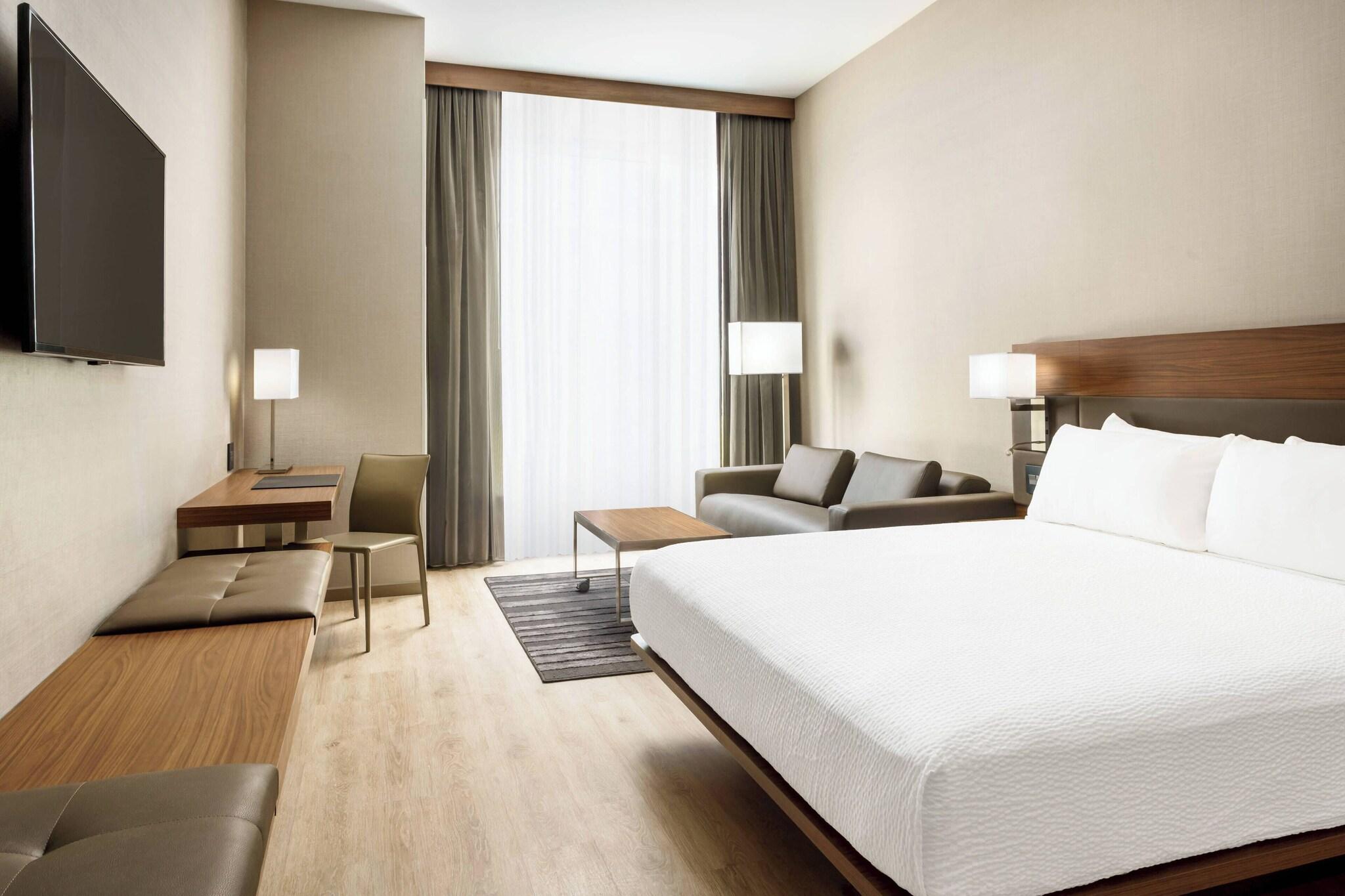 Double Bay View King Bed