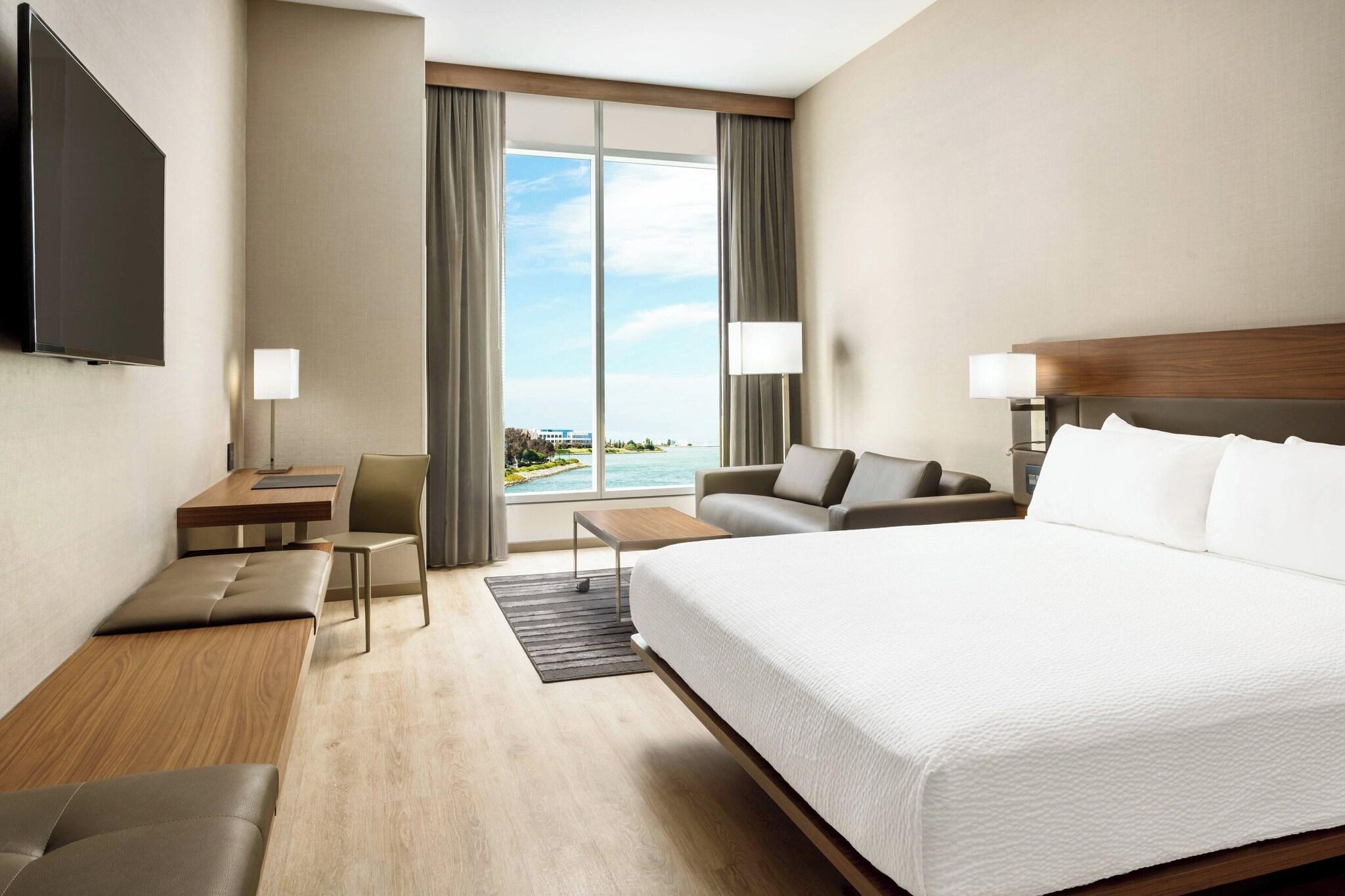 Double Bay View King Bed