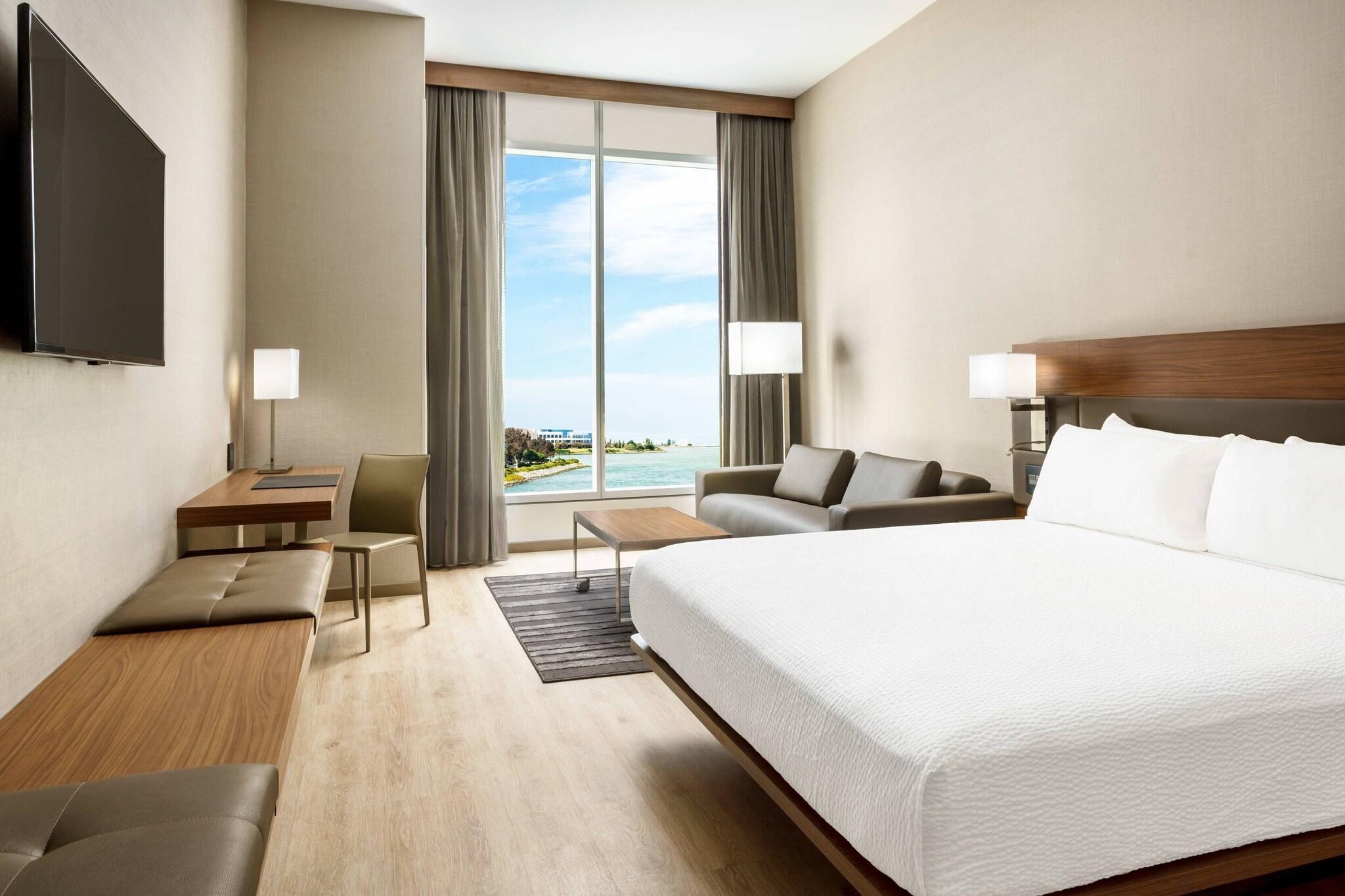 Double Bay View King Bed