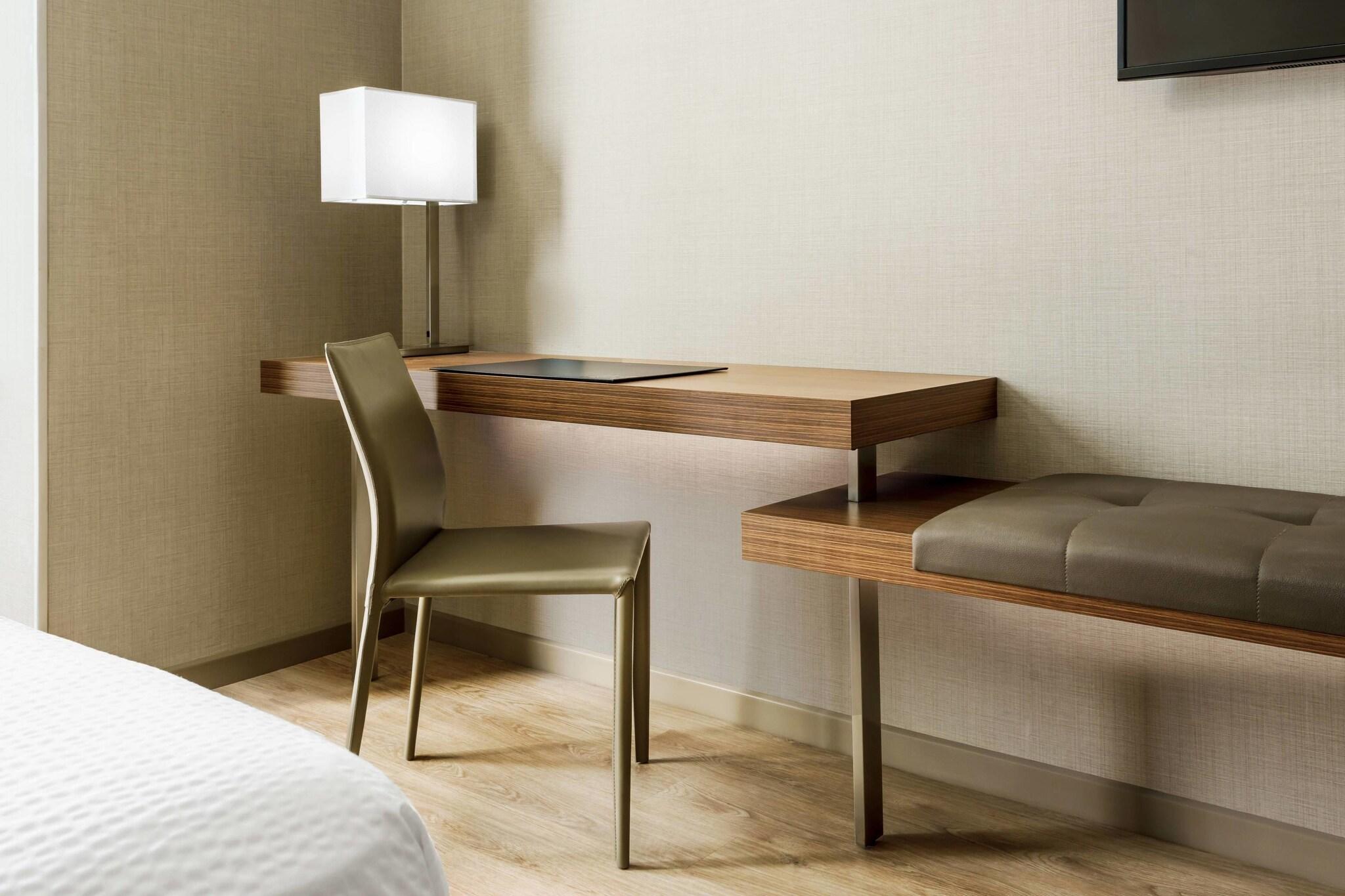 Double Bay View King Bed