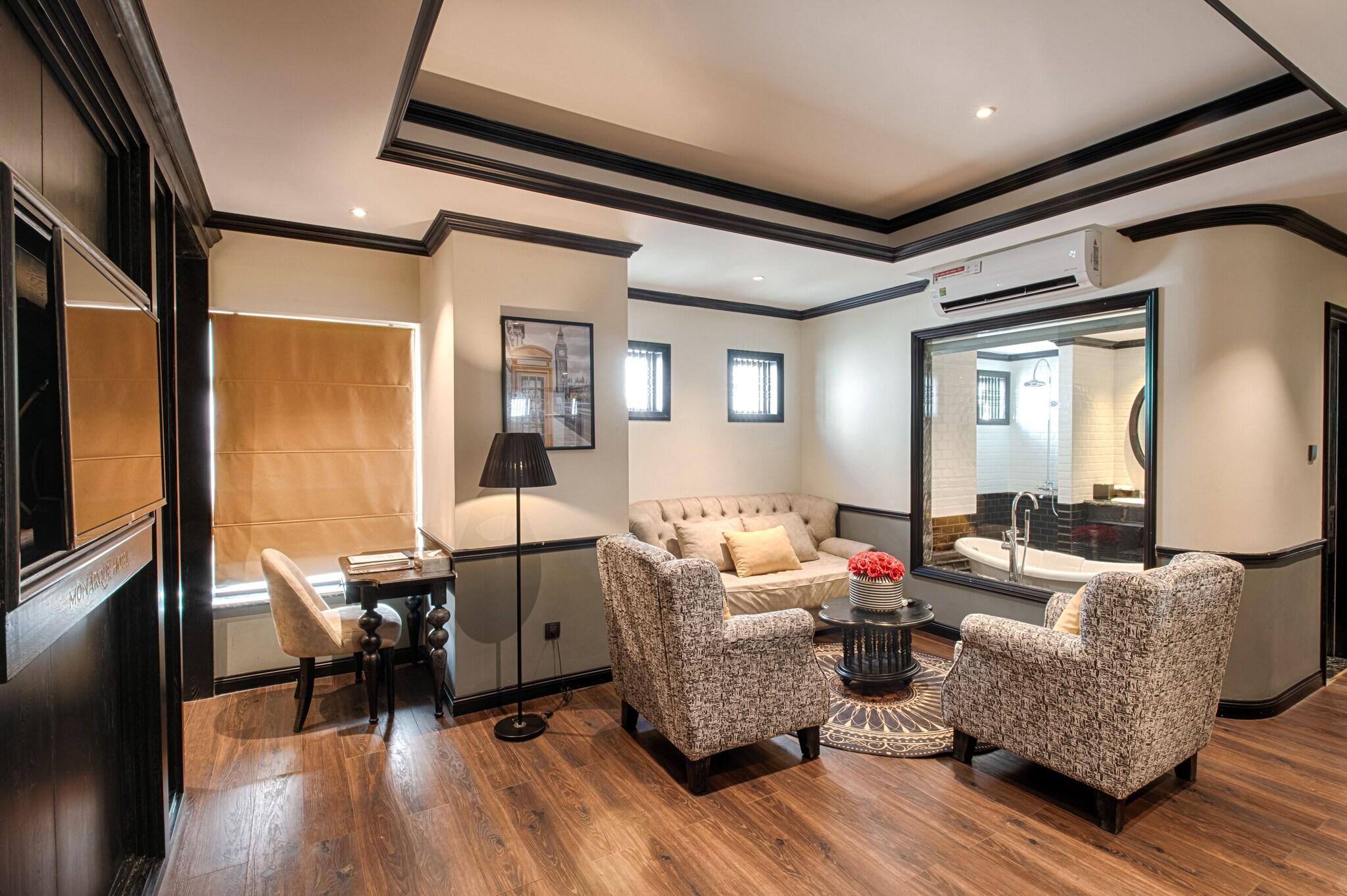 Suite Queen Size Bed