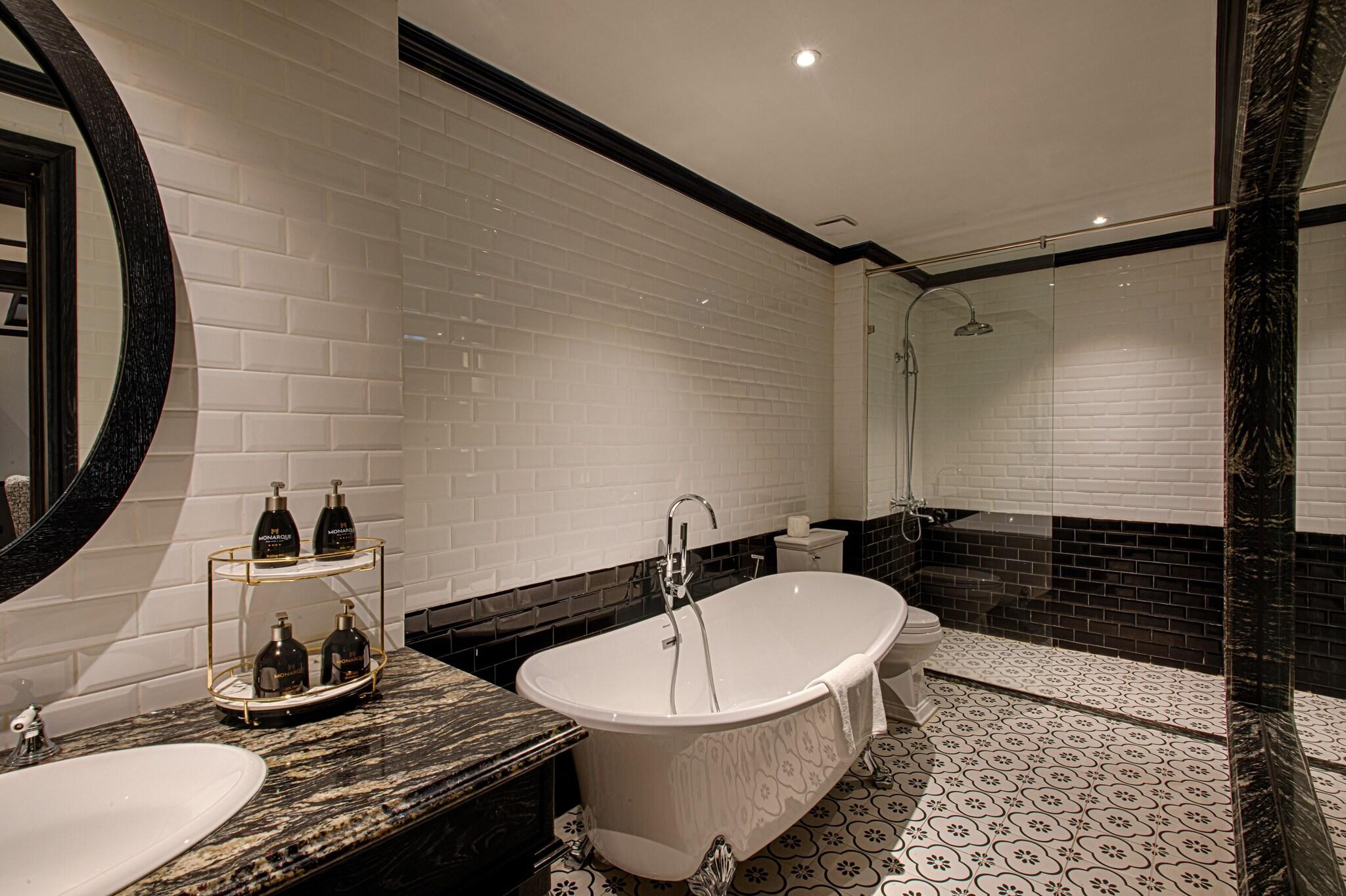 Suite Queen Size Bed