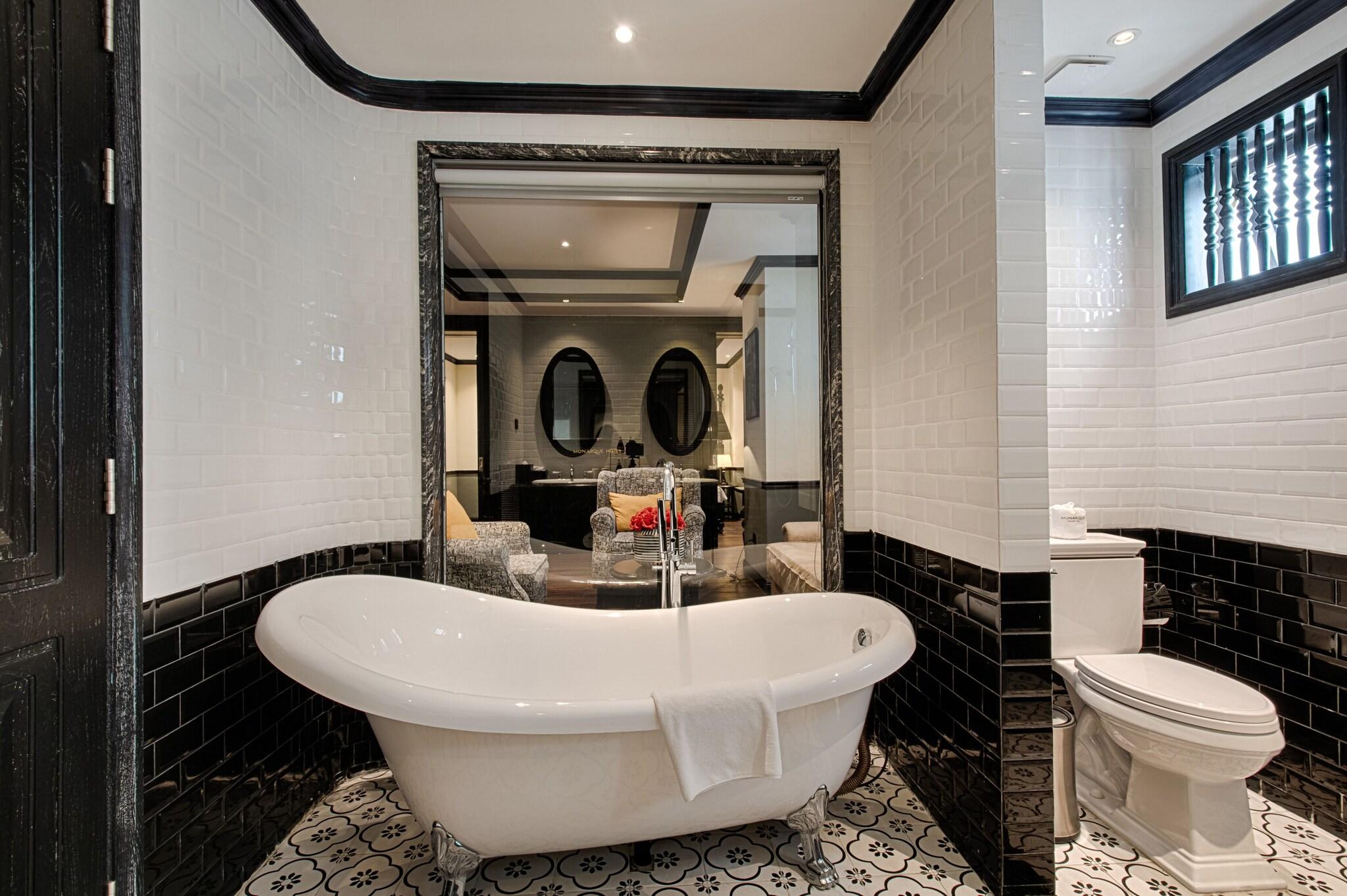 Suite Queen Size Bed