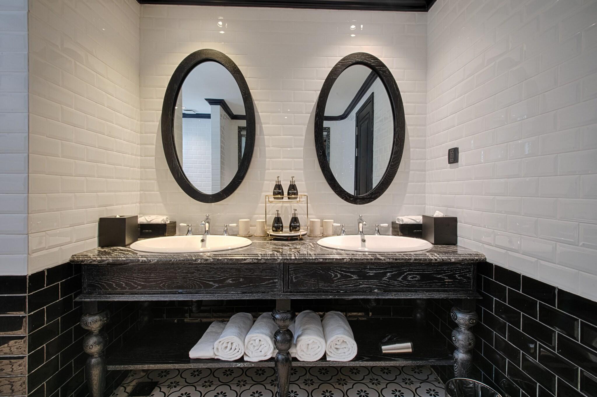 Suite Queen Size Bed