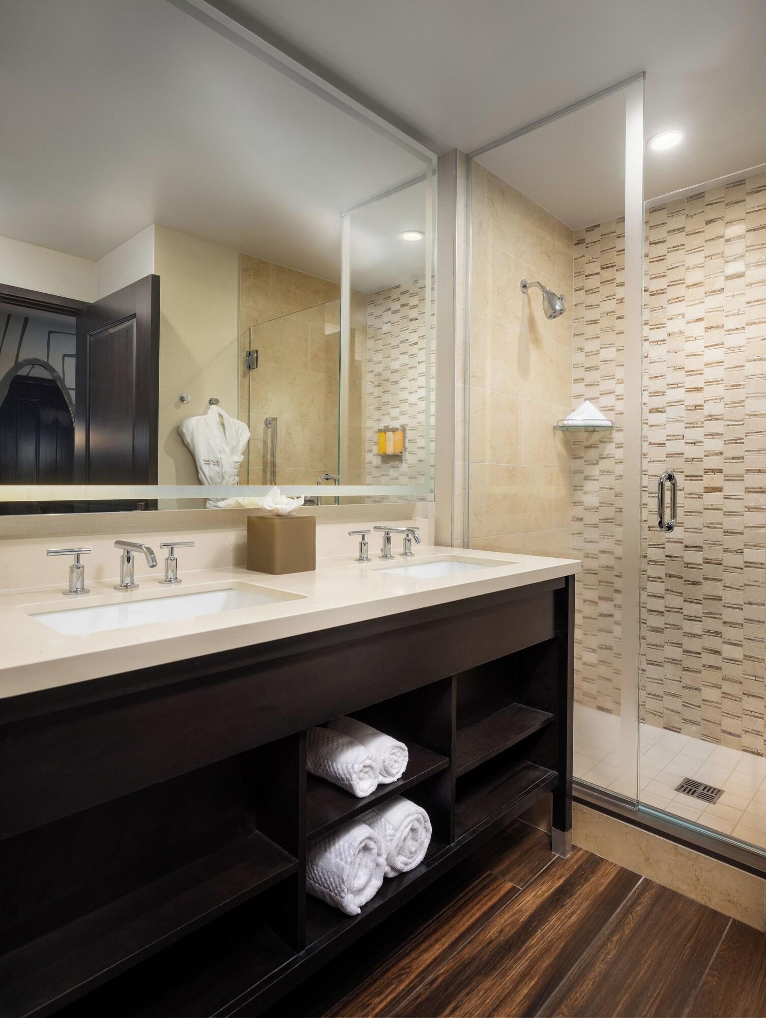 Double Deluxe King Bed