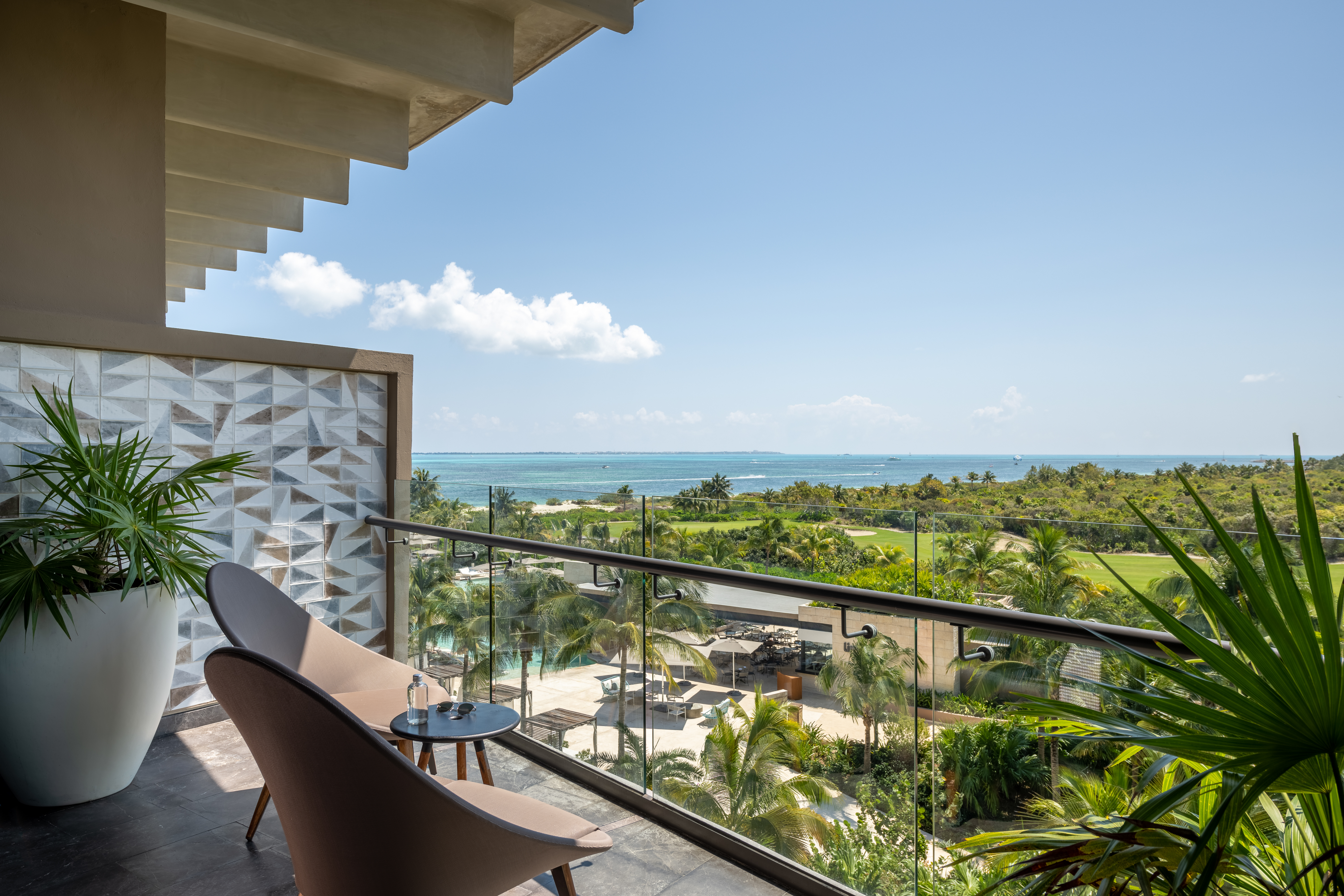 Junior Suite Ocean View King Bed