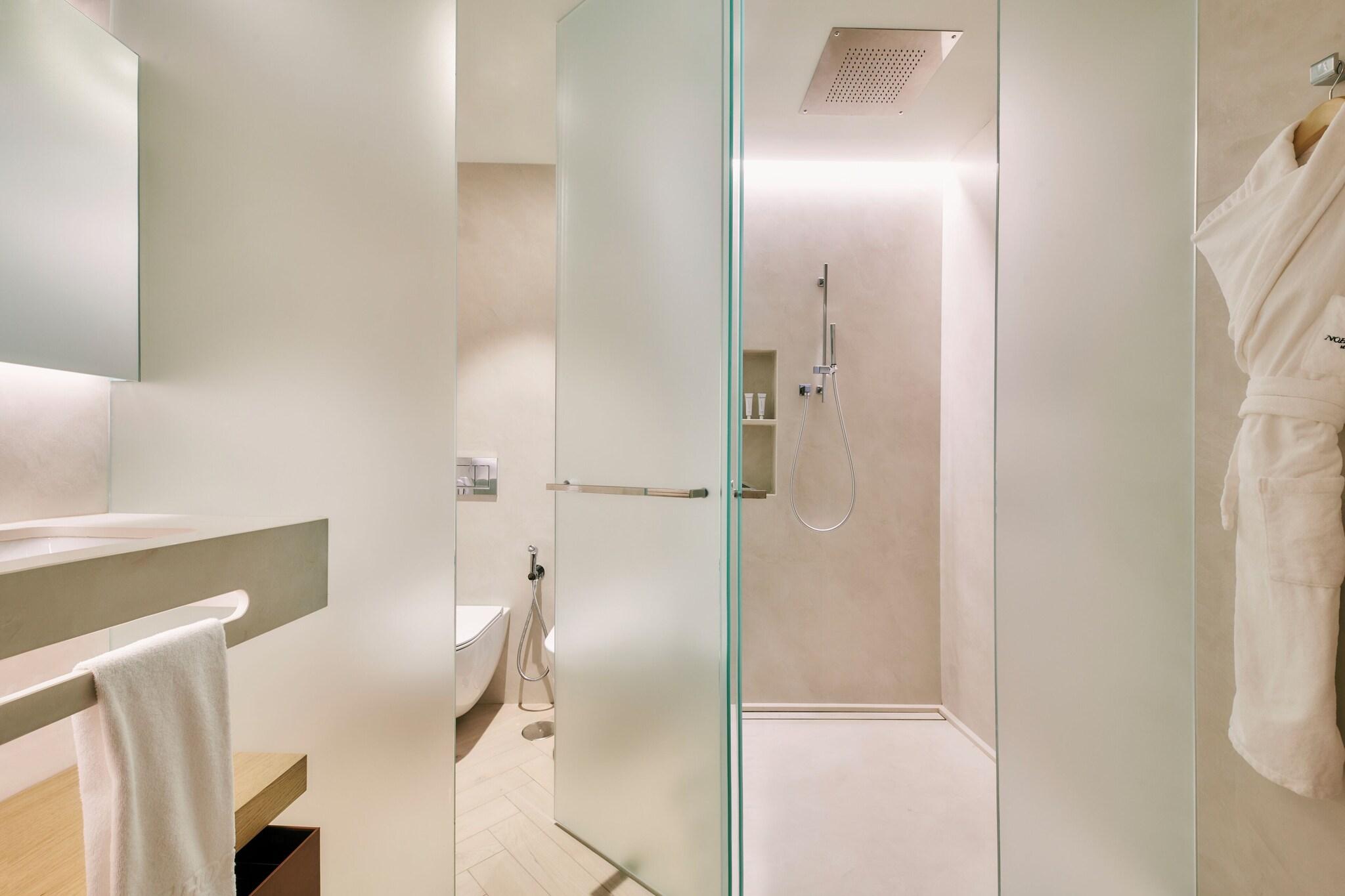 Double Deluxe King Bed