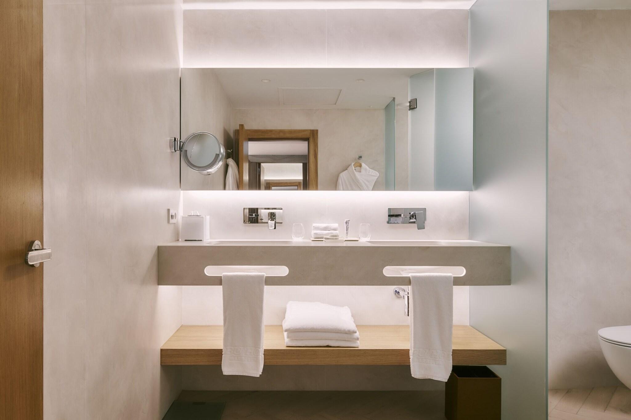 Double Deluxe King Bed