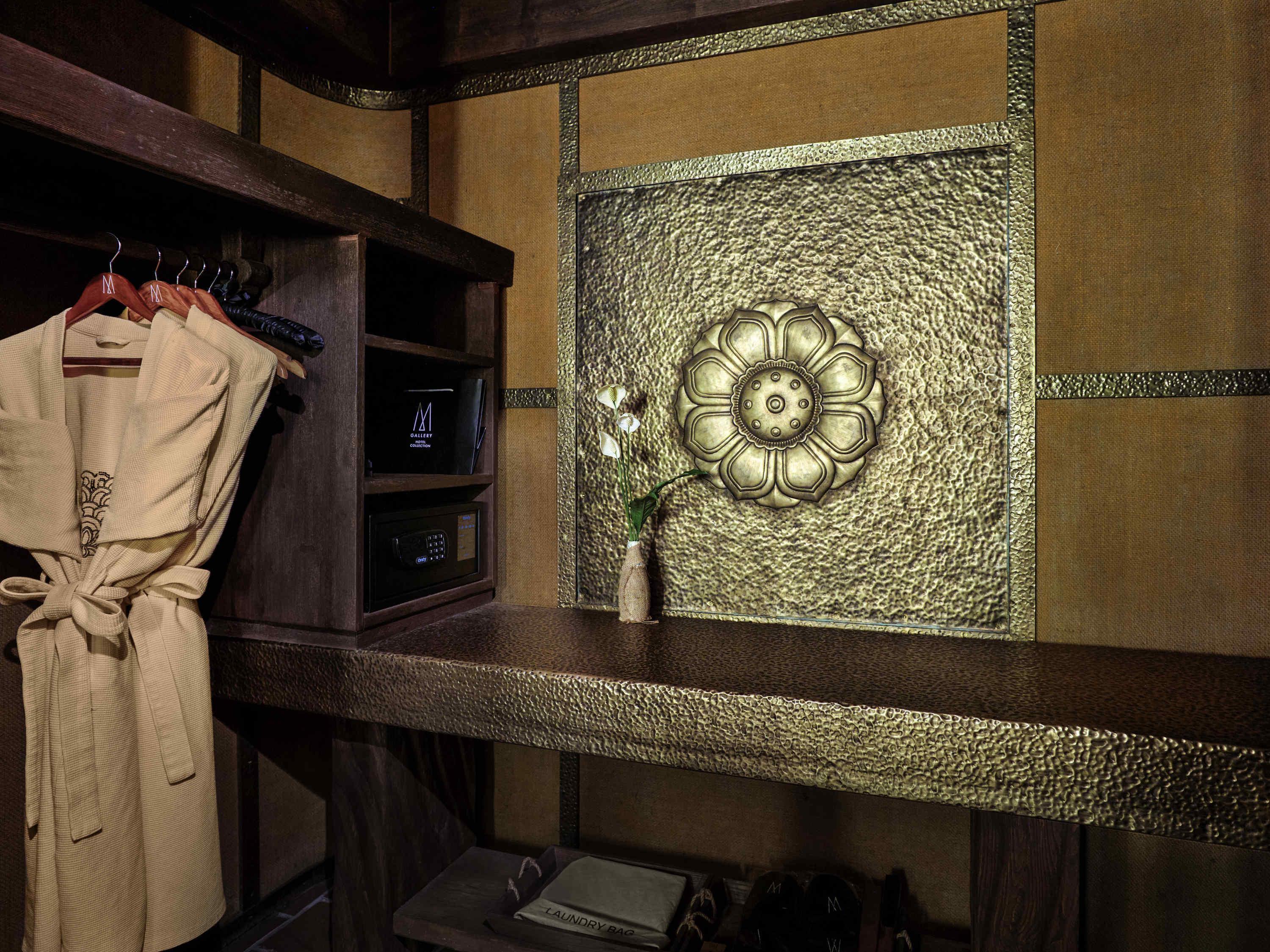 Twin Deluxe with Views