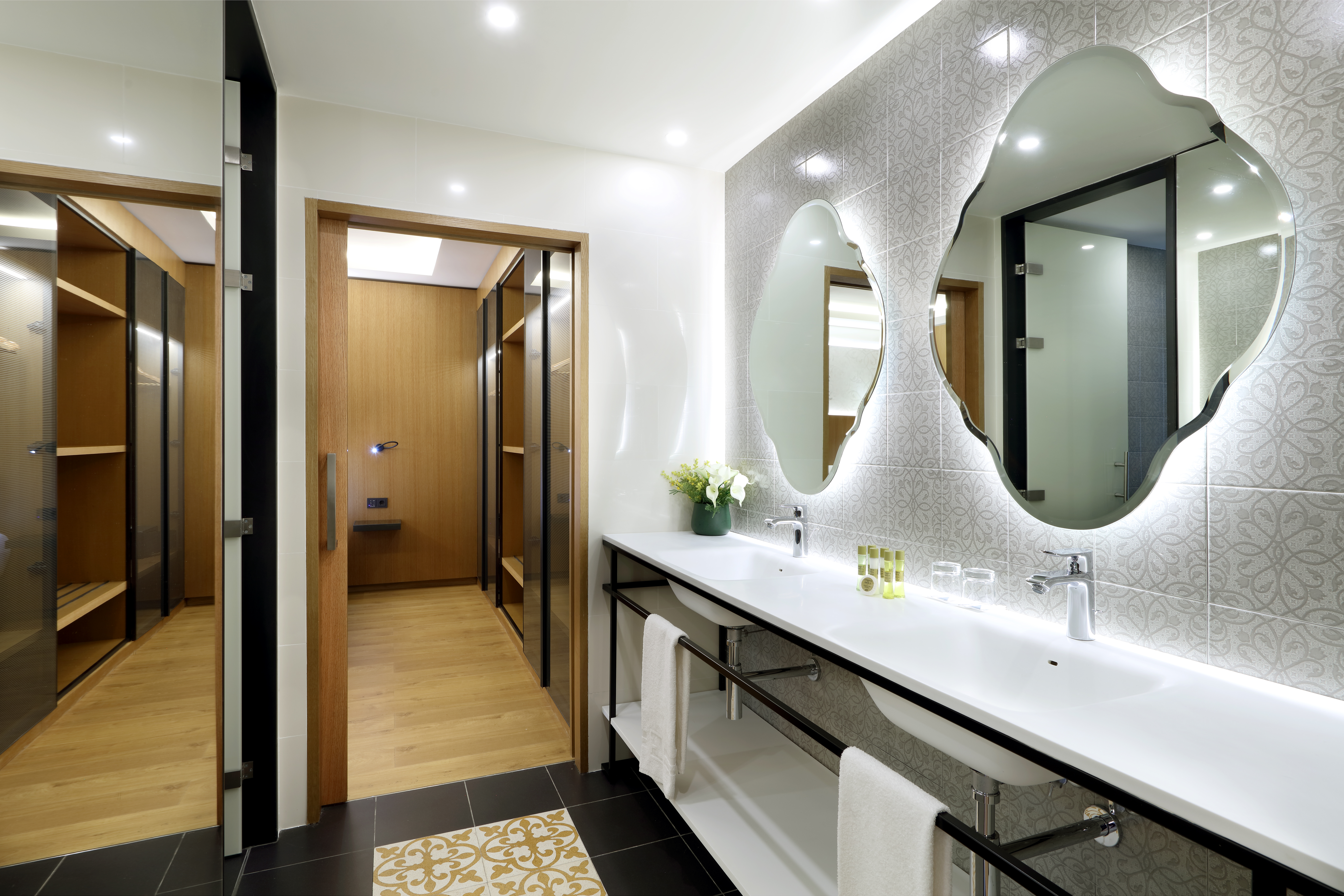 Junior Suite with Views