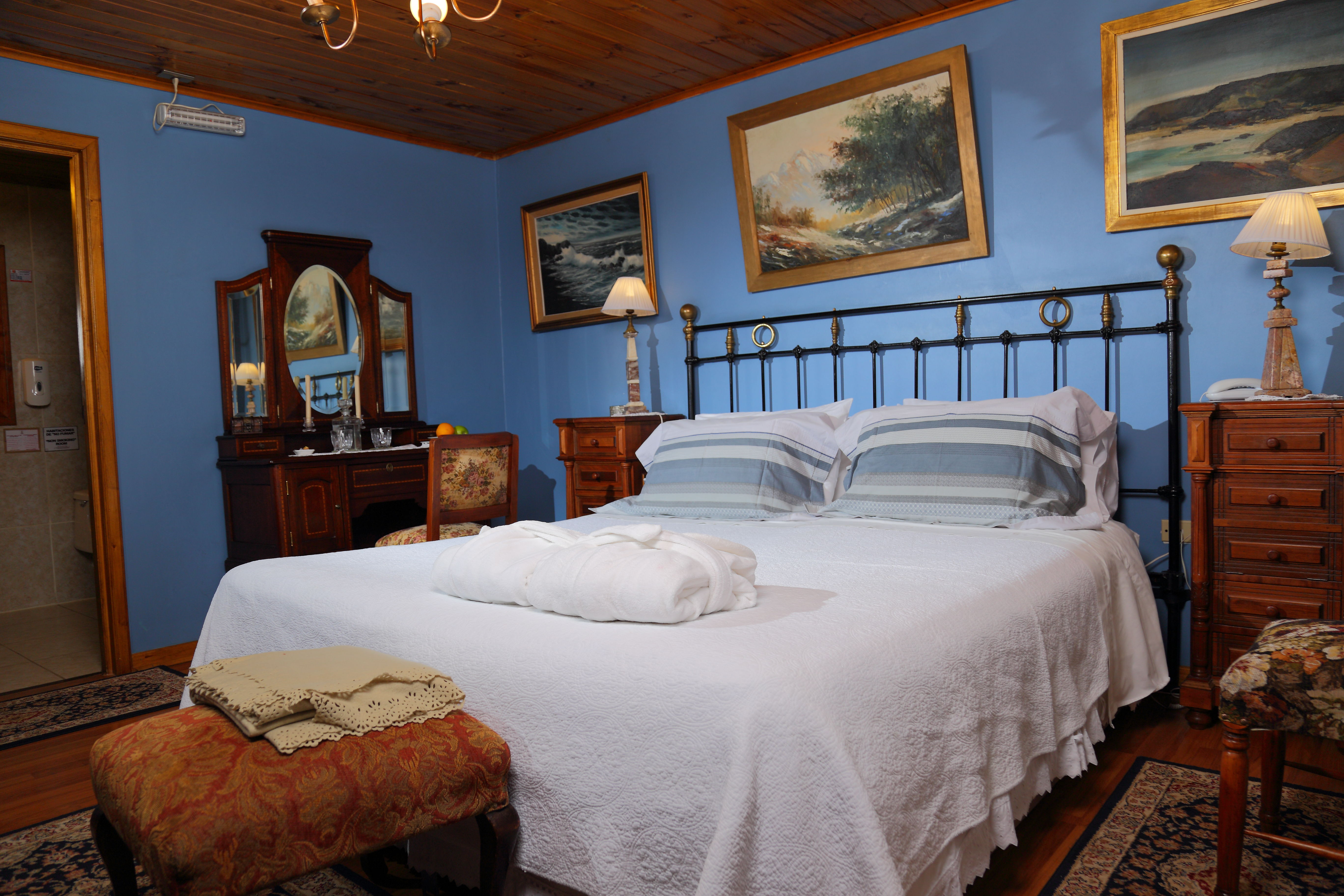 Junior Suite King Size Bed