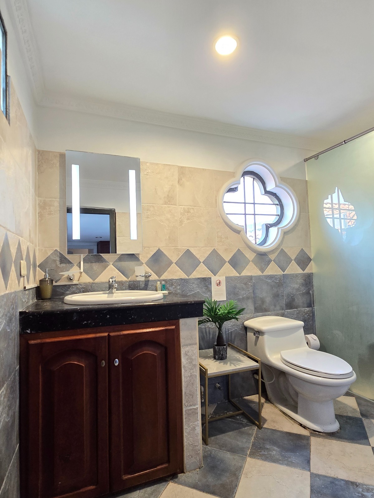 Junior Suite Classic Queen Bed