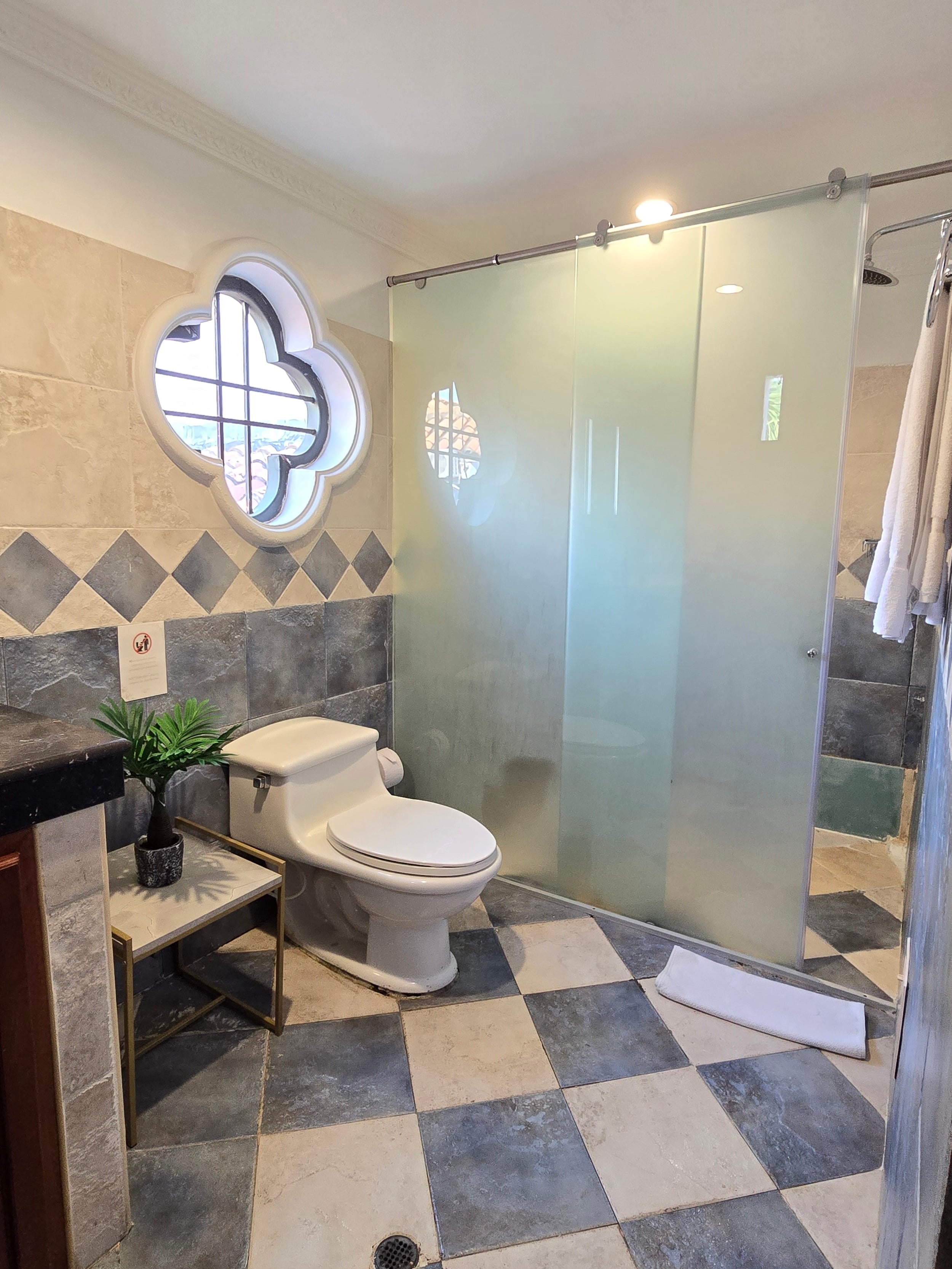 Junior Suite Classic Queen Bed