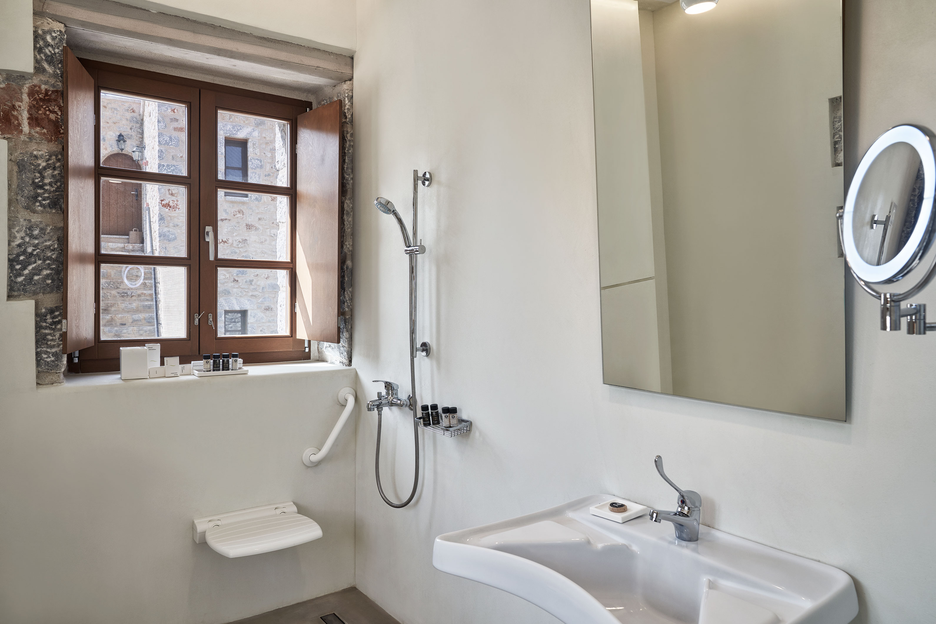 Double Accessible with Views