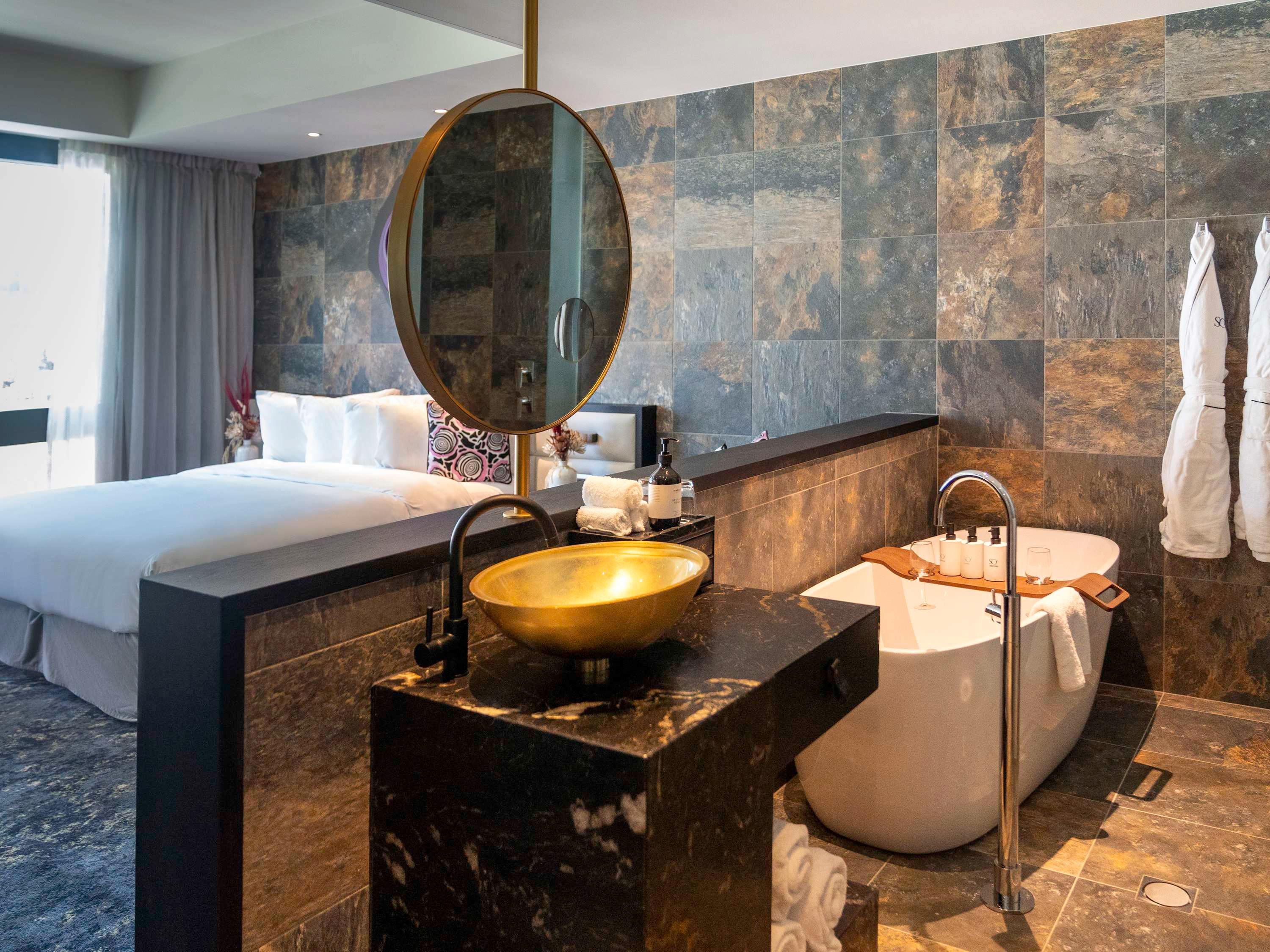 Studio King Size Bed