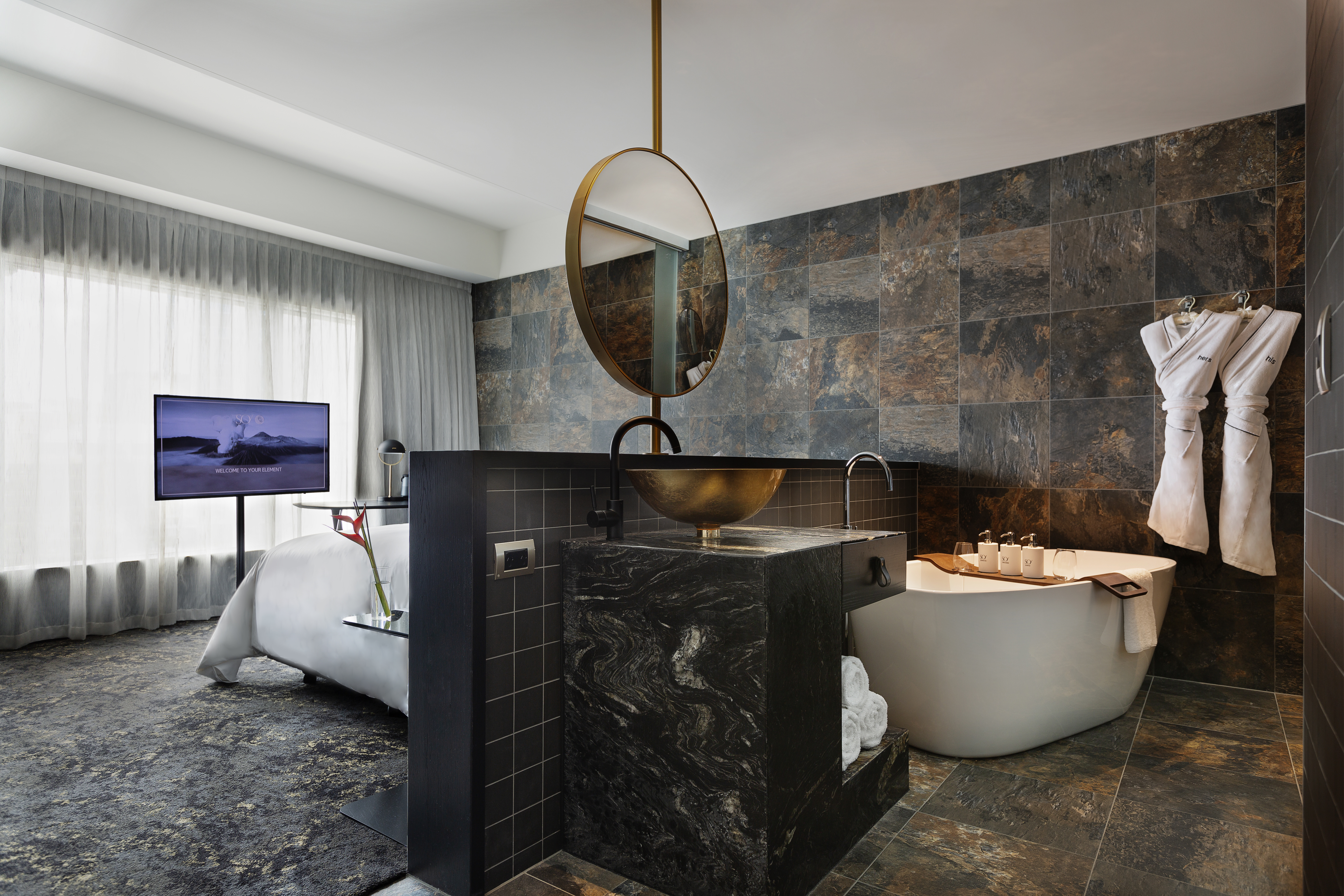 Studio King Size Bed