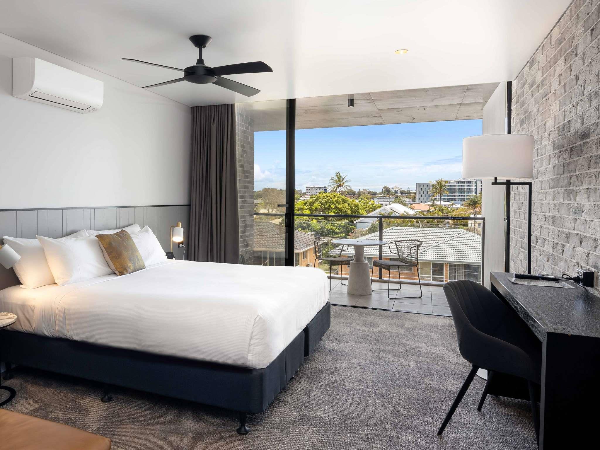 Double Deluxe King Bed