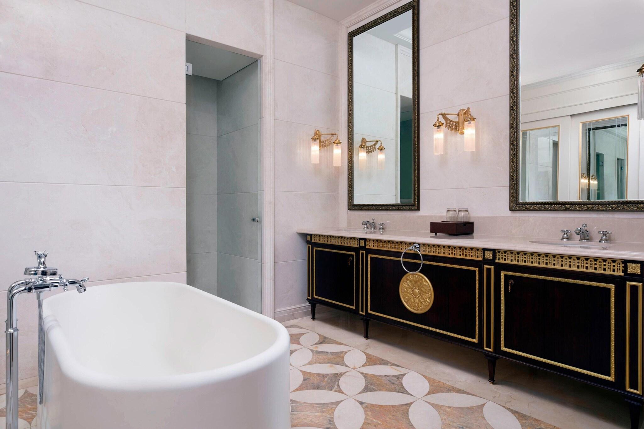 Suite City View King Bed