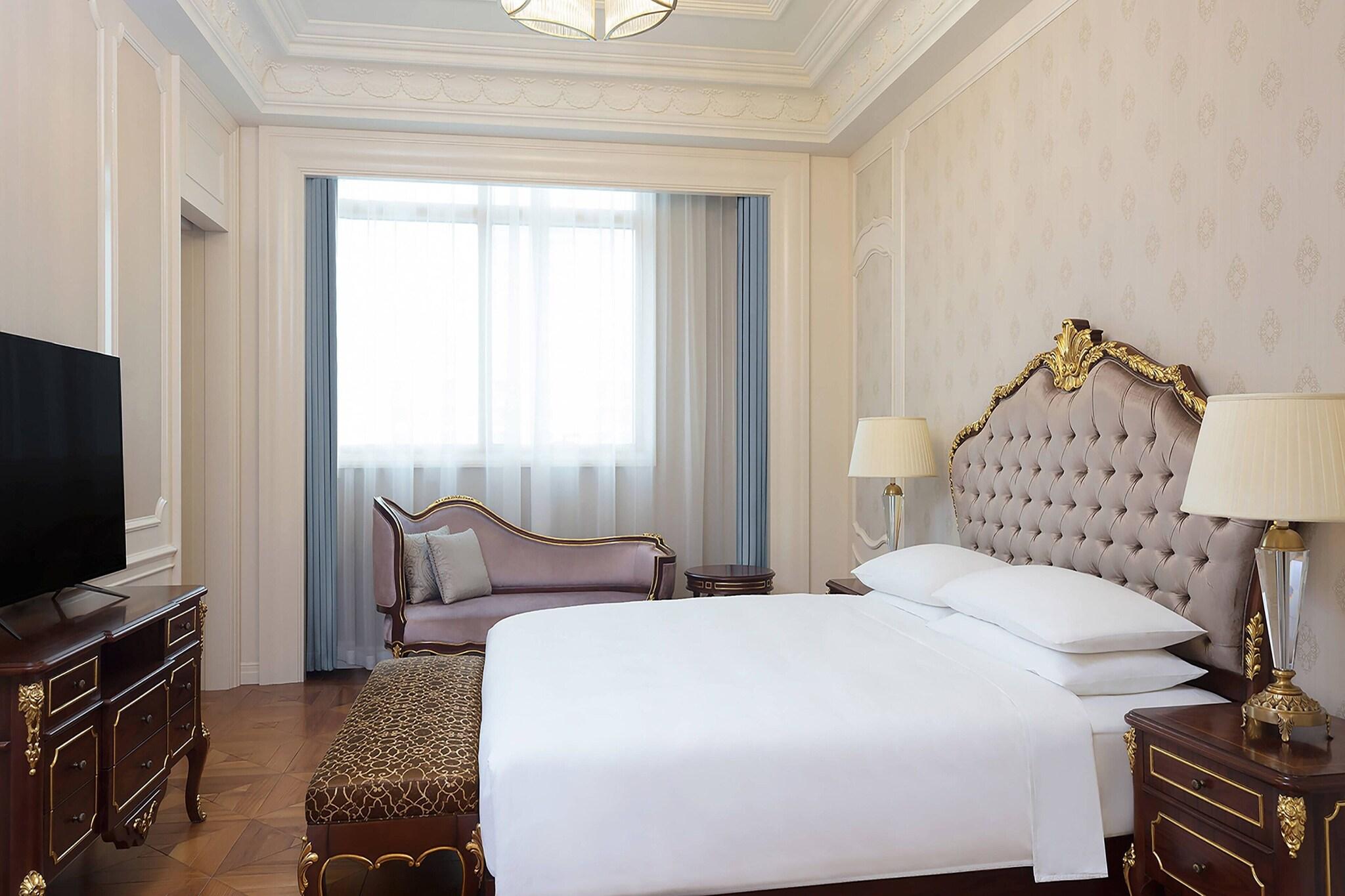 Suite City View King Bed