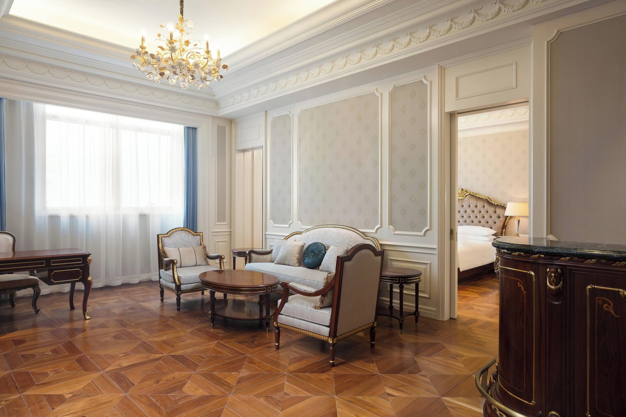 Suite City View King Bed