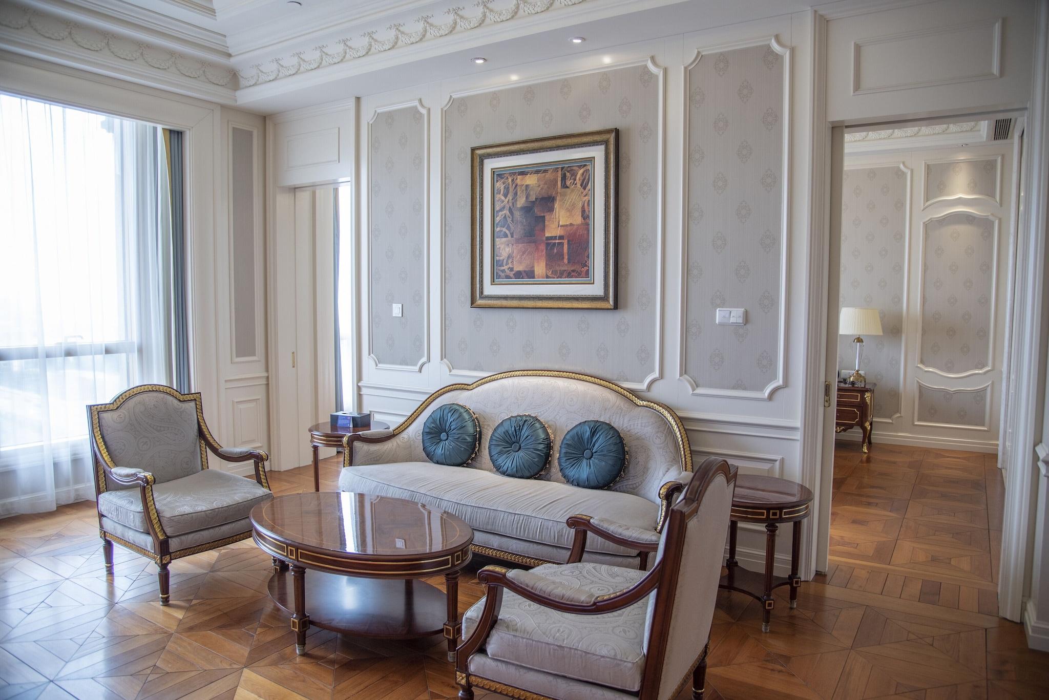 Suite City View King Bed