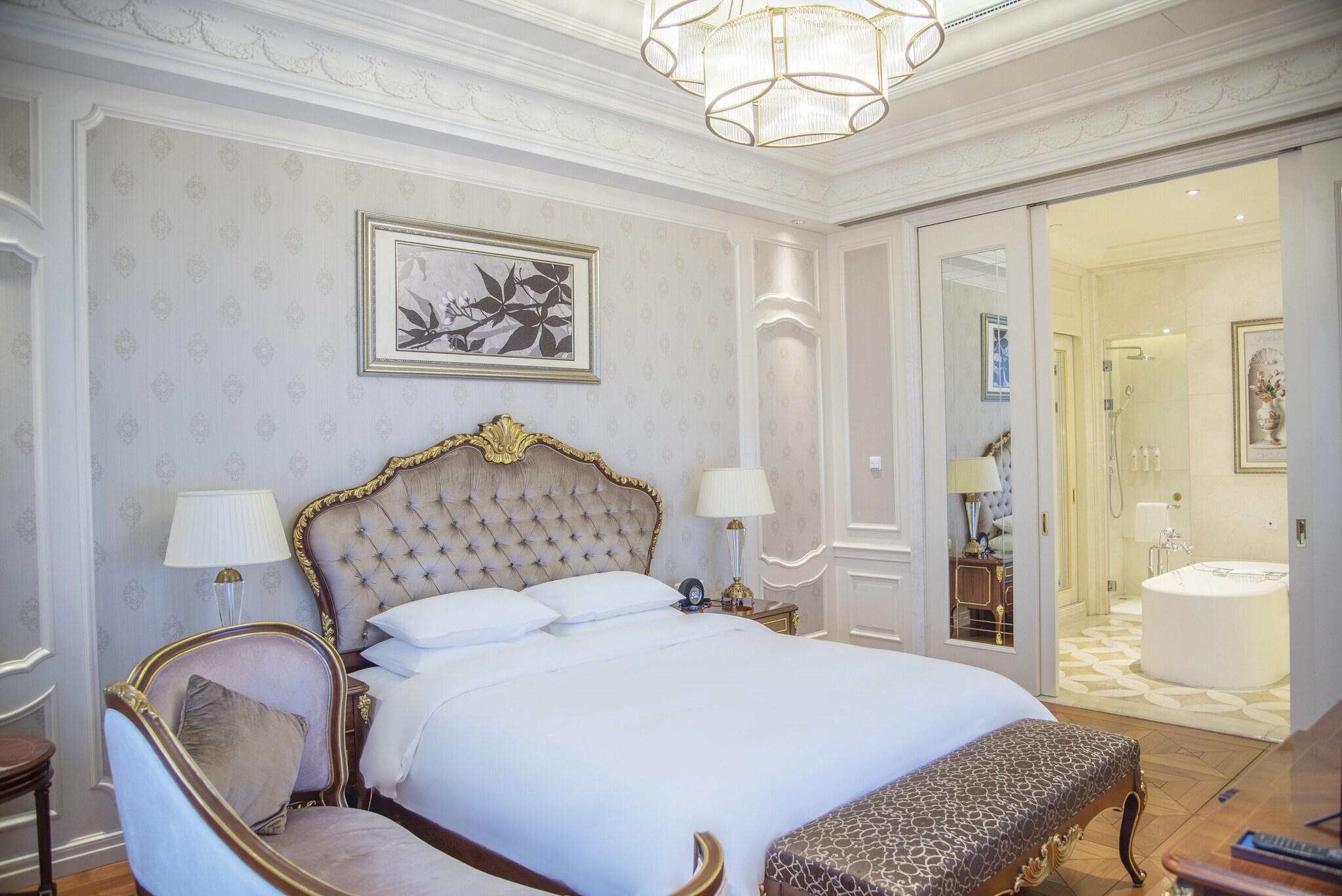 Suite City View King Bed