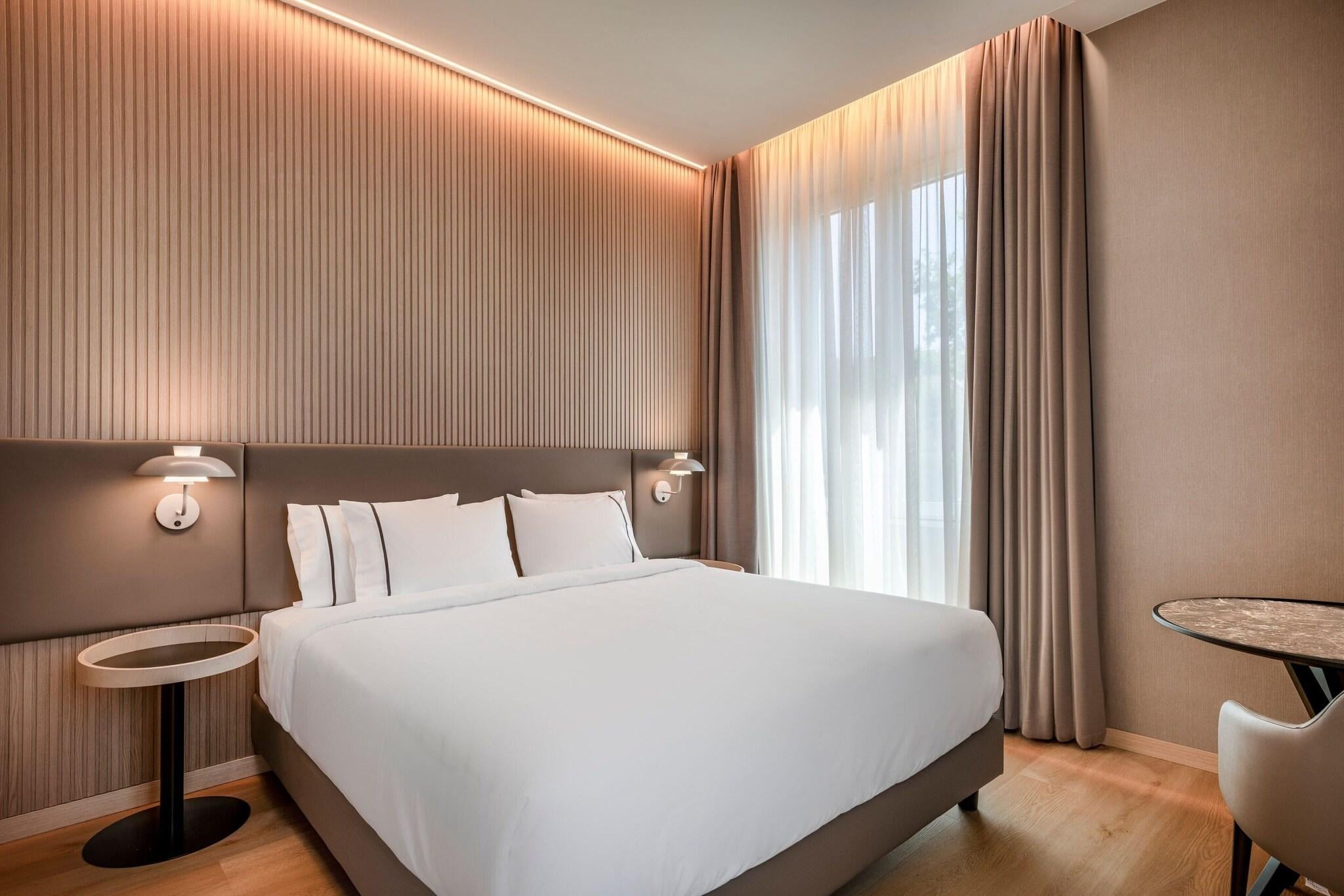 Double Queen Size Bed