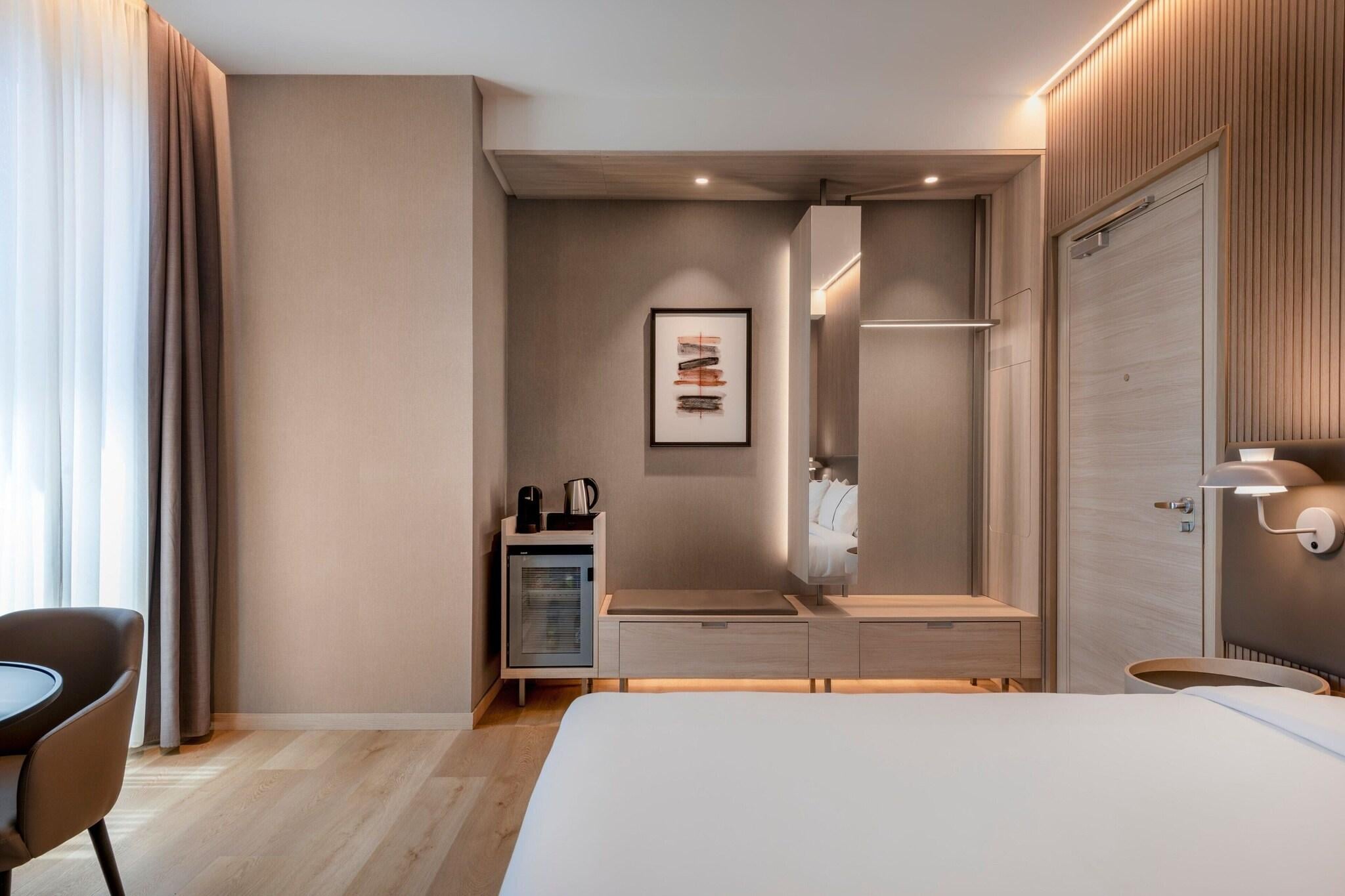 Double Queen Size Bed