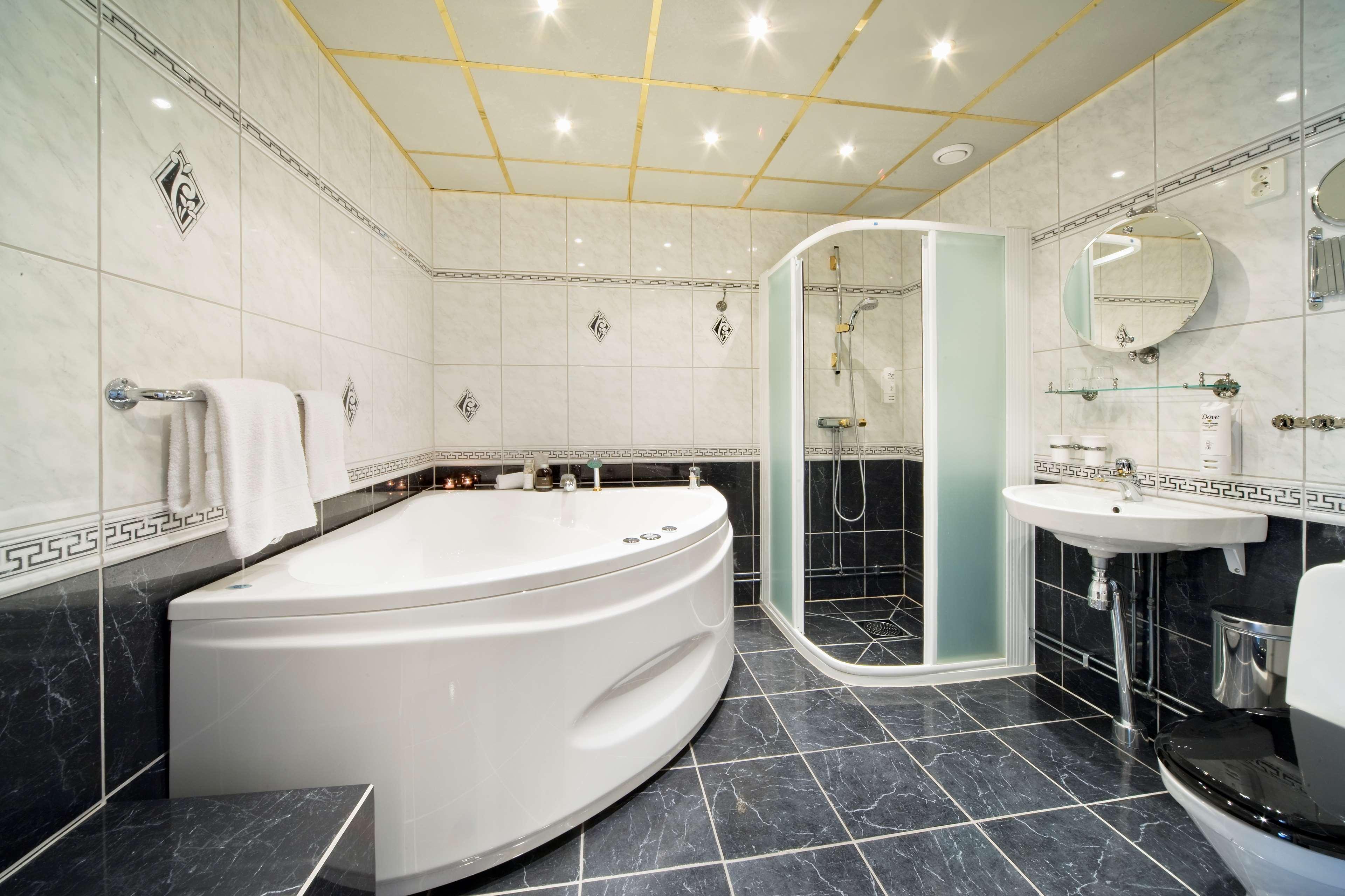 Triple Deluxe King Bed