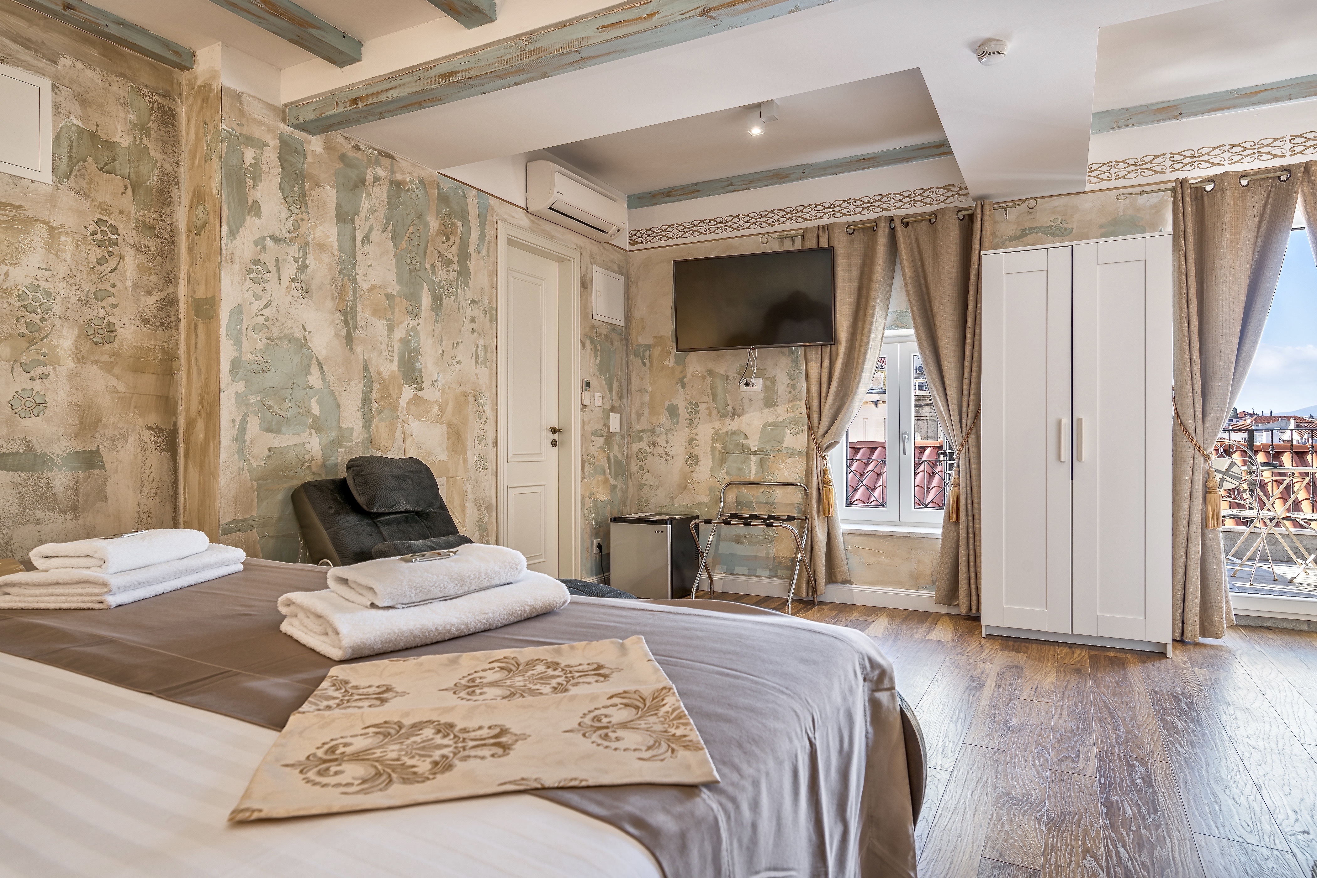 Double Single Premium City View